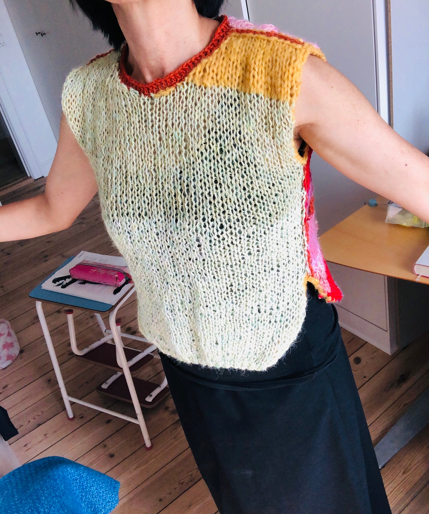 Sweater, hand-knitted, slow fashion, fancy yarn, one-of-a-kind, short-sleeved, 2517