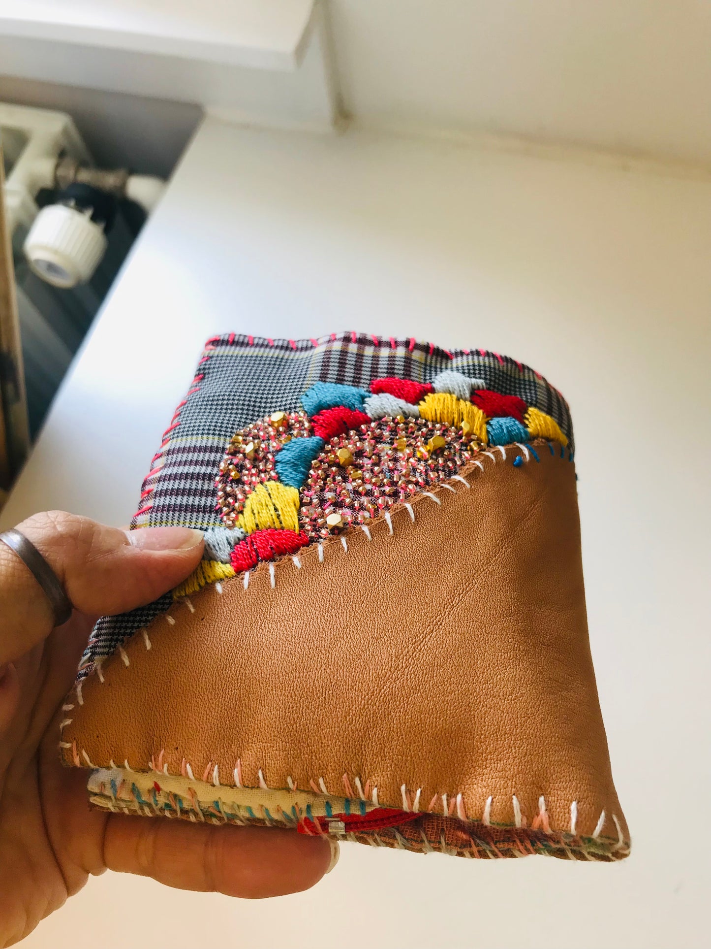 財布　布財布　ハンドメイド　手縫い　刺繍　パッチワーク　二つ折り　1860