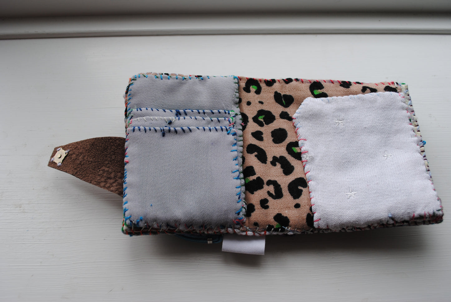 財布　布財布　ハンドメイド　手縫い　刺繍　パッチワーク　二つ折り　1816