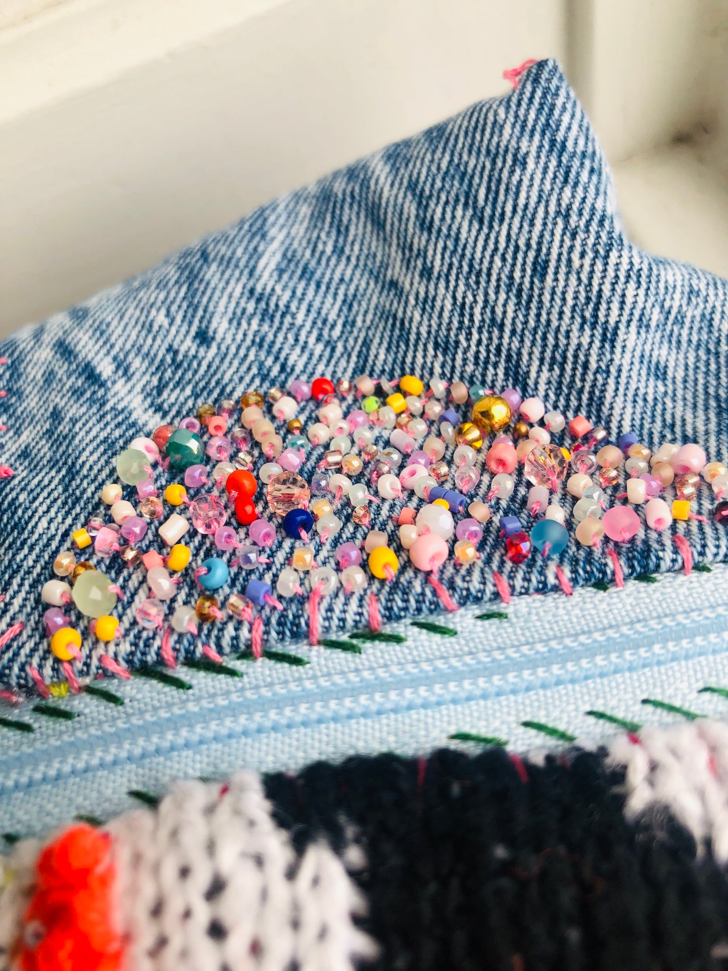ポーチ　　手縫い　布製　 ペンケース　小物入れ　ハンドメイド　ビーズ刺繍　2469