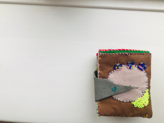 財布　布財布　ハンドメイド　手縫い　刺繍　パッチワーク　二つ折り　1917