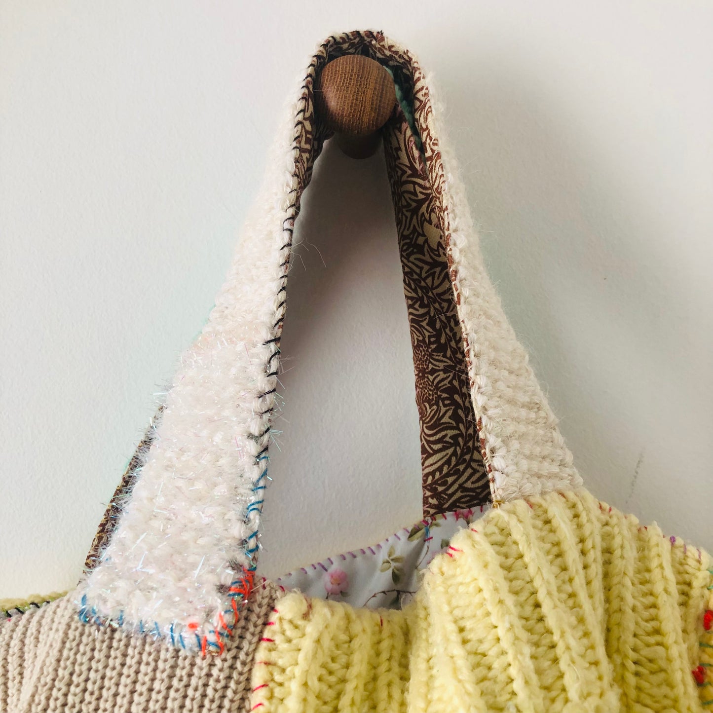 Bag 手縫いのバッグ　布製　トートバッグ　スローファッション　ワンハンドルバッグ　ハンドメイド　2409