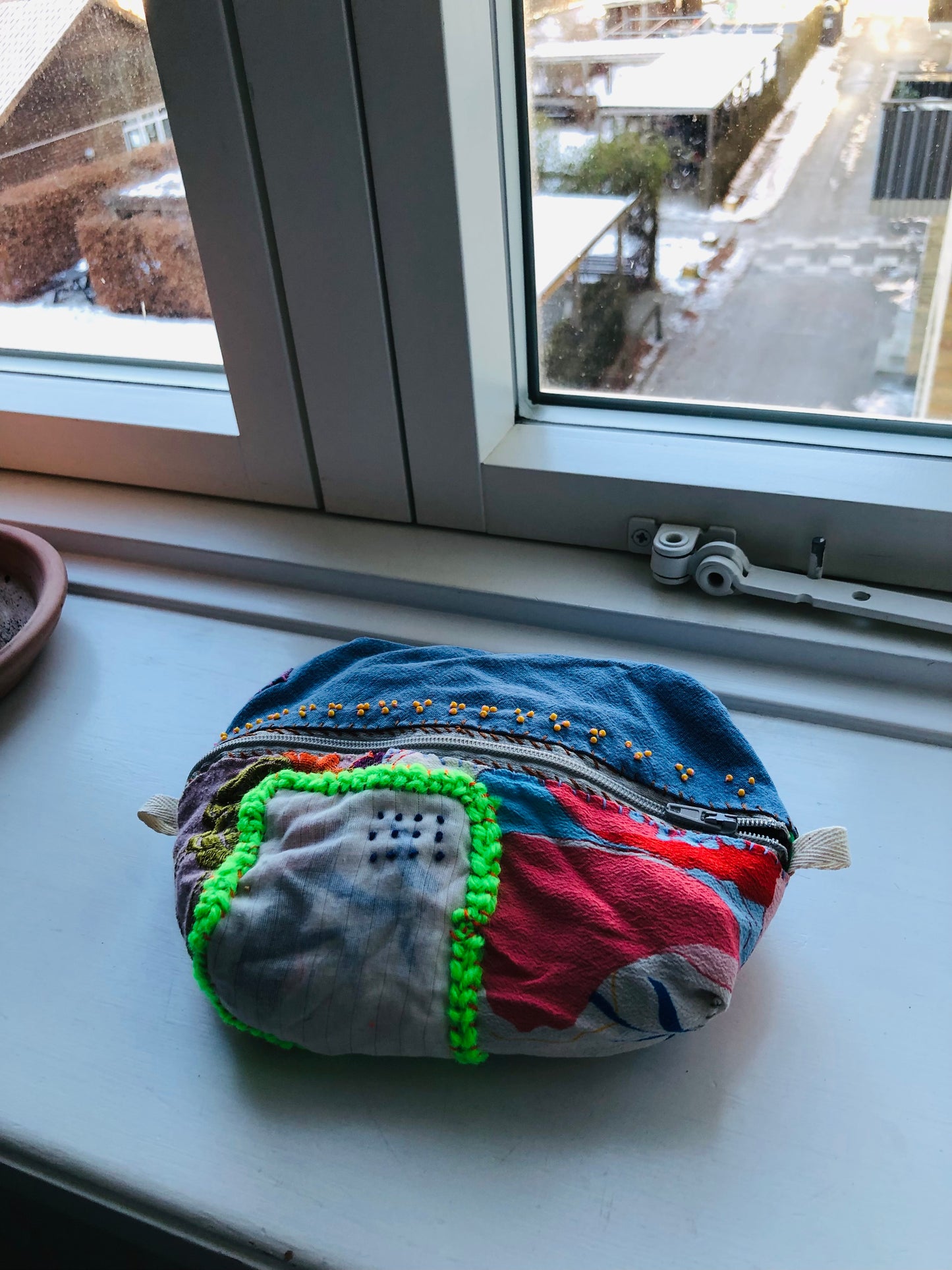 ポーチ　手縫い　布製　 ペンケース　小物入れ　ハンドメイド　ビーズ刺繍　2358