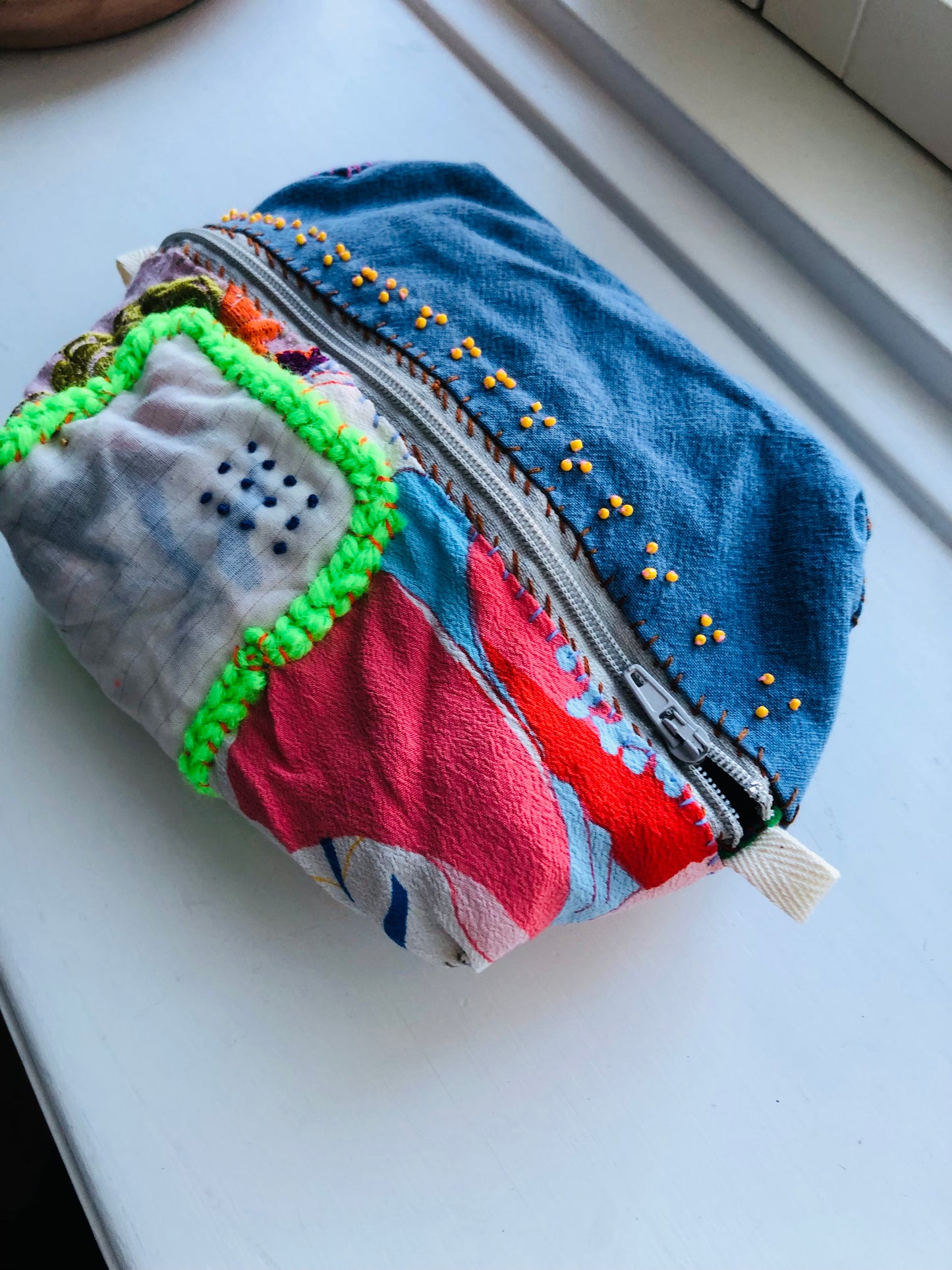 ポーチ　手縫い　布製　 ペンケース　小物入れ　ハンドメイド　ビーズ刺繍　2358