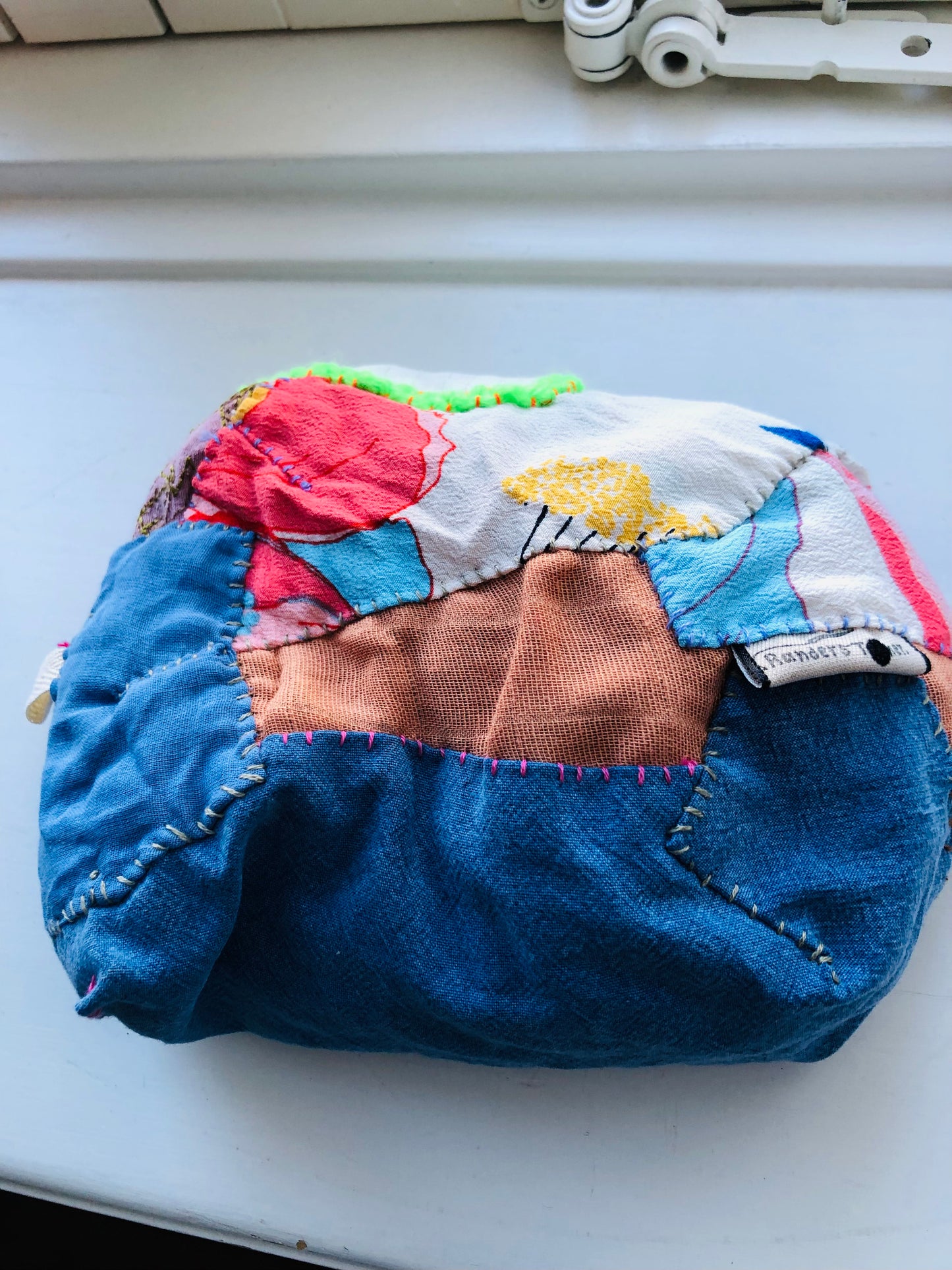 ポーチ　手縫い　布製　 ペンケース　小物入れ　ハンドメイド　ビーズ刺繍　2358