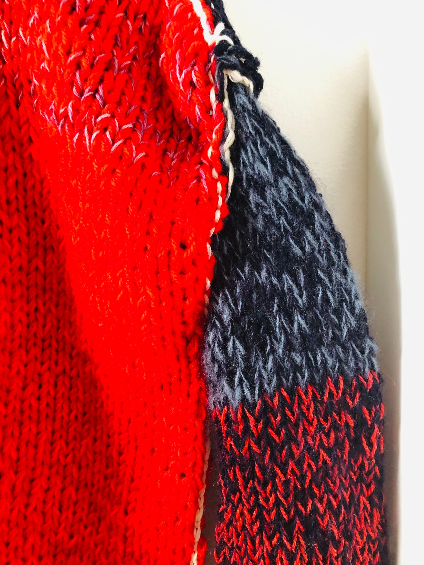 セーター　手編み  スローファッション　ファンシーヤーン　oneofakind  　2385