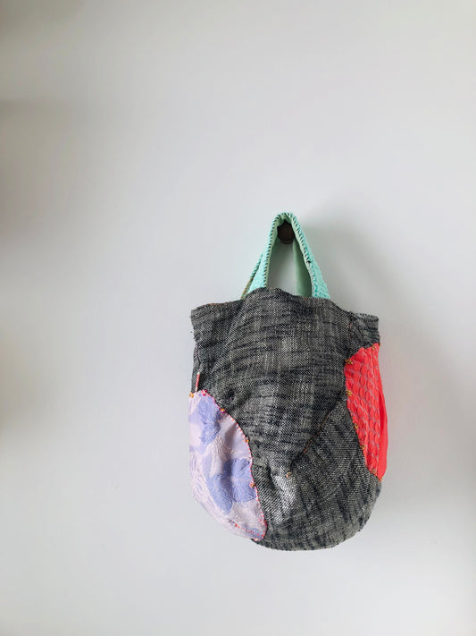 Bag 手縫いのバッグ　布製　トートバッグ　スローファッション　ワンハンドルバッグ　ハンドメイド　2383