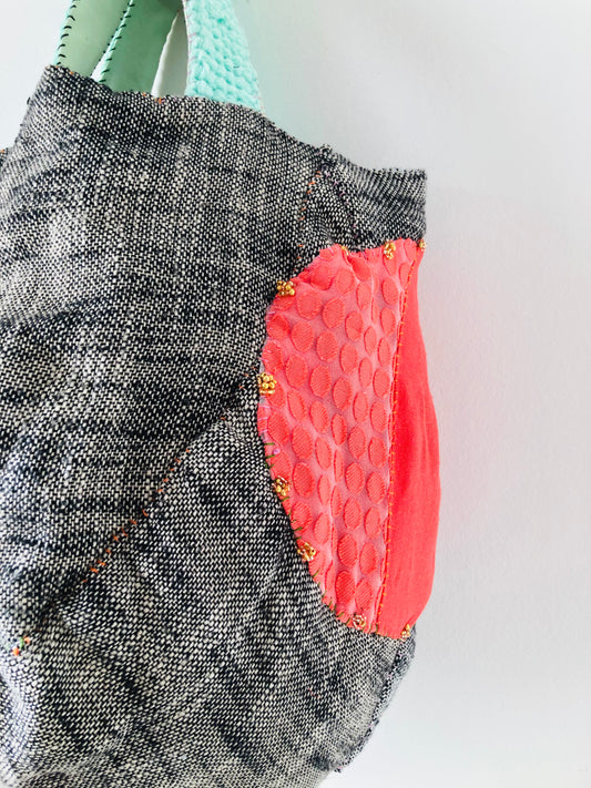 Bag 手縫いのバッグ　布製　トートバッグ　スローファッション　ワンハンドルバッグ　ハンドメイド　2383