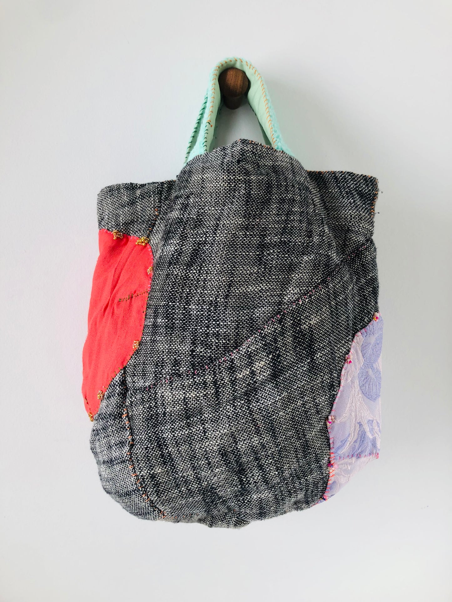 Bag 手縫いのバッグ　布製　トートバッグ　スローファッション　ワンハンドルバッグ　ハンドメイド　2383