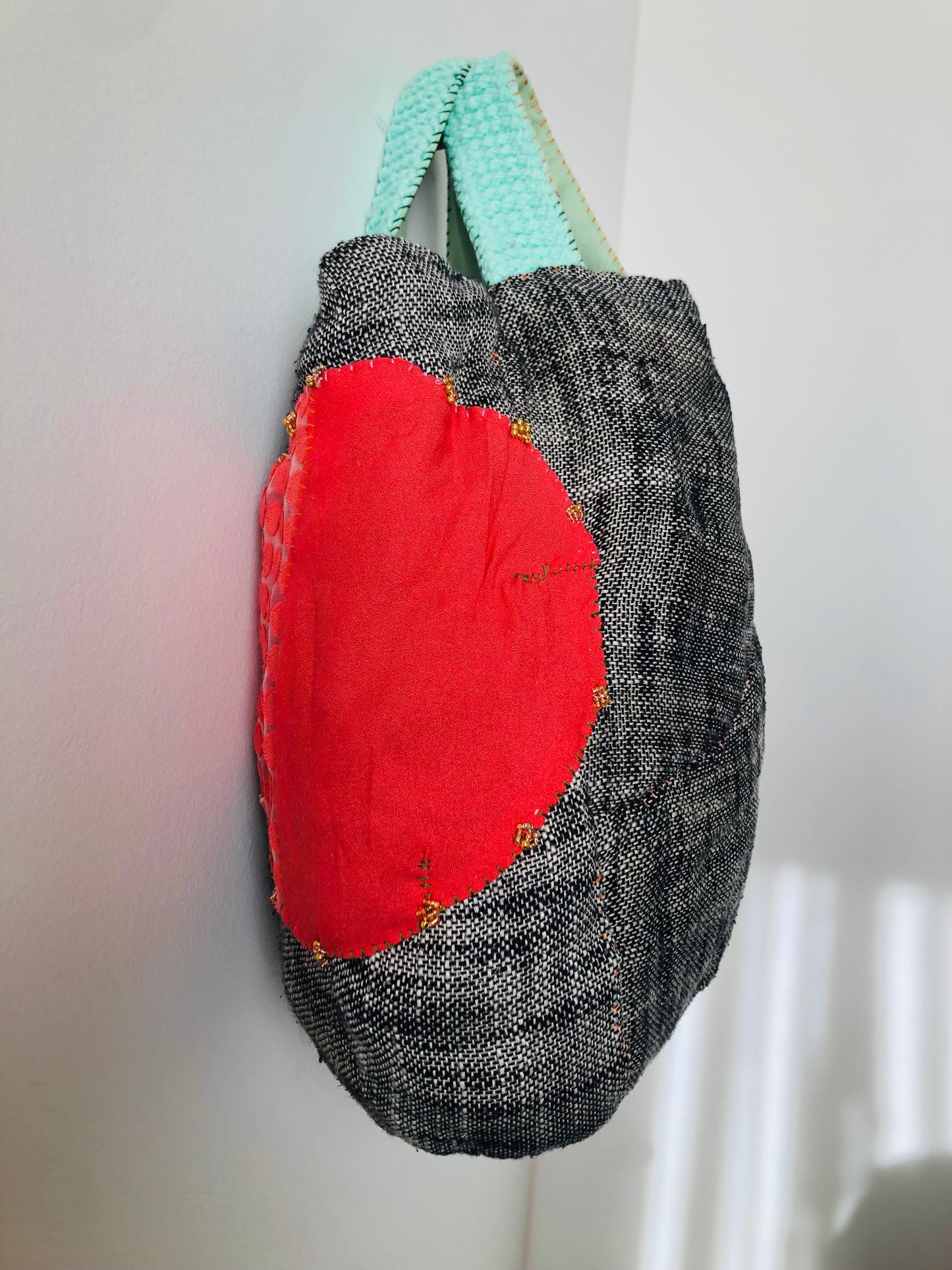 Bag 手縫いのバッグ　布製　トートバッグ　スローファッション　ワンハンドルバッグ　ハンドメイド　2383