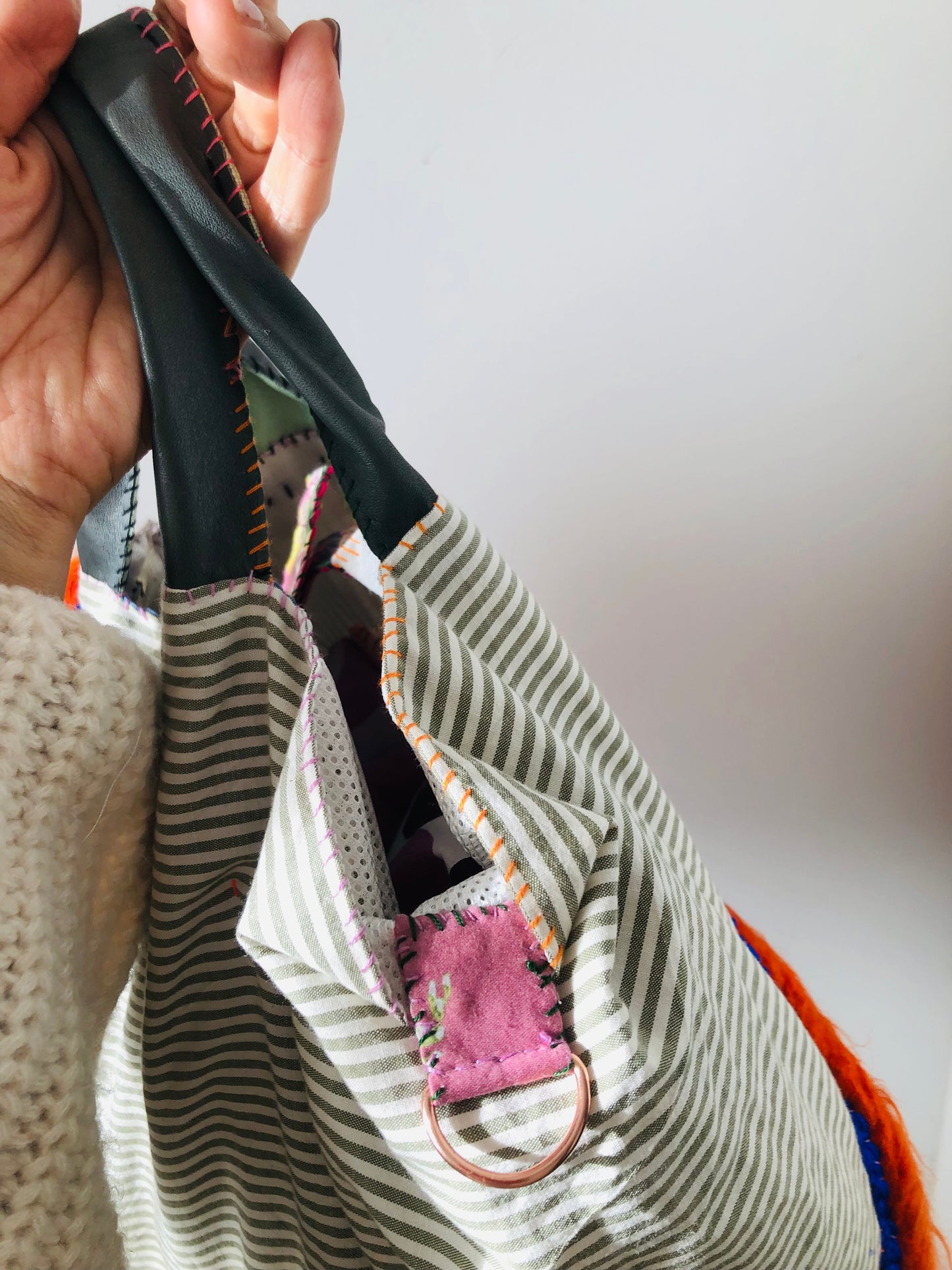 Bag 手縫いのバッグ　布製　トートバッグ　スローファッション　ハンドメイド　2381