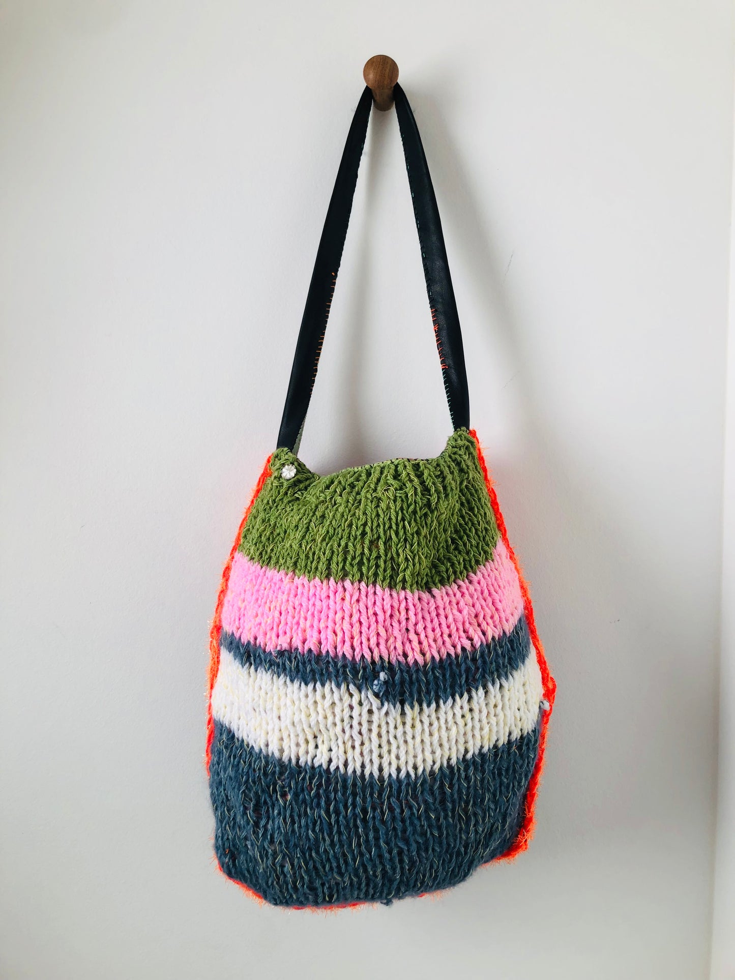 Bag 手縫いのバッグ　布製　トートバッグ　スローファッション　ワンハンドルバッグ　ハンドメイド　2384