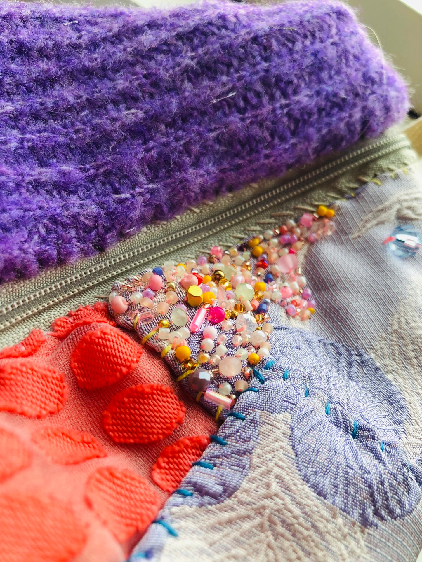 ポーチ　　手縫い　布製　 ペンケース　小物入れ　ハンドメイド　ビーズ刺繍　2389