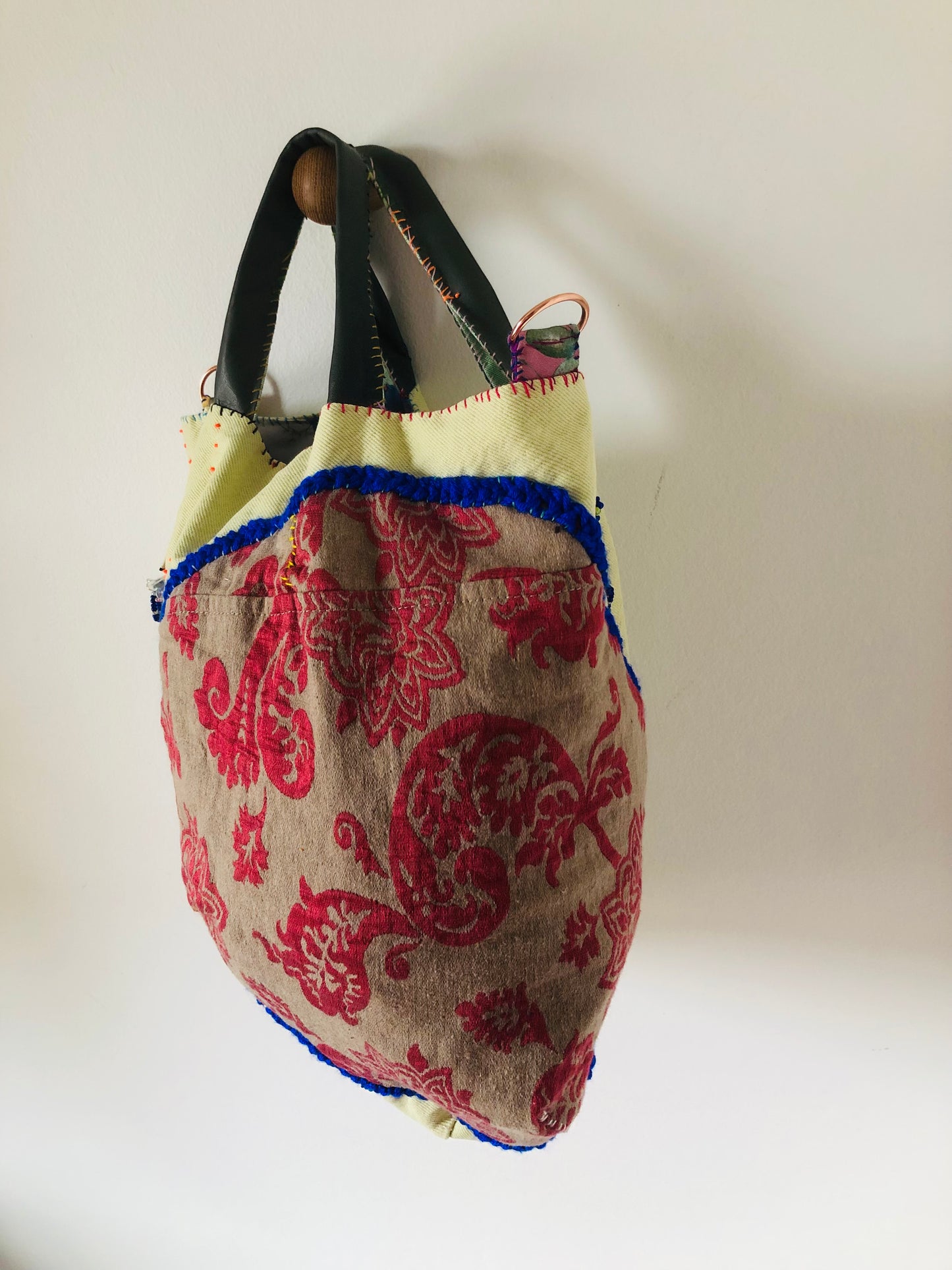 Bag 手縫いのバッグ　布製　トートバッグ　スローファッション　ワンハンドルバッグ　ハンドメイド　2394