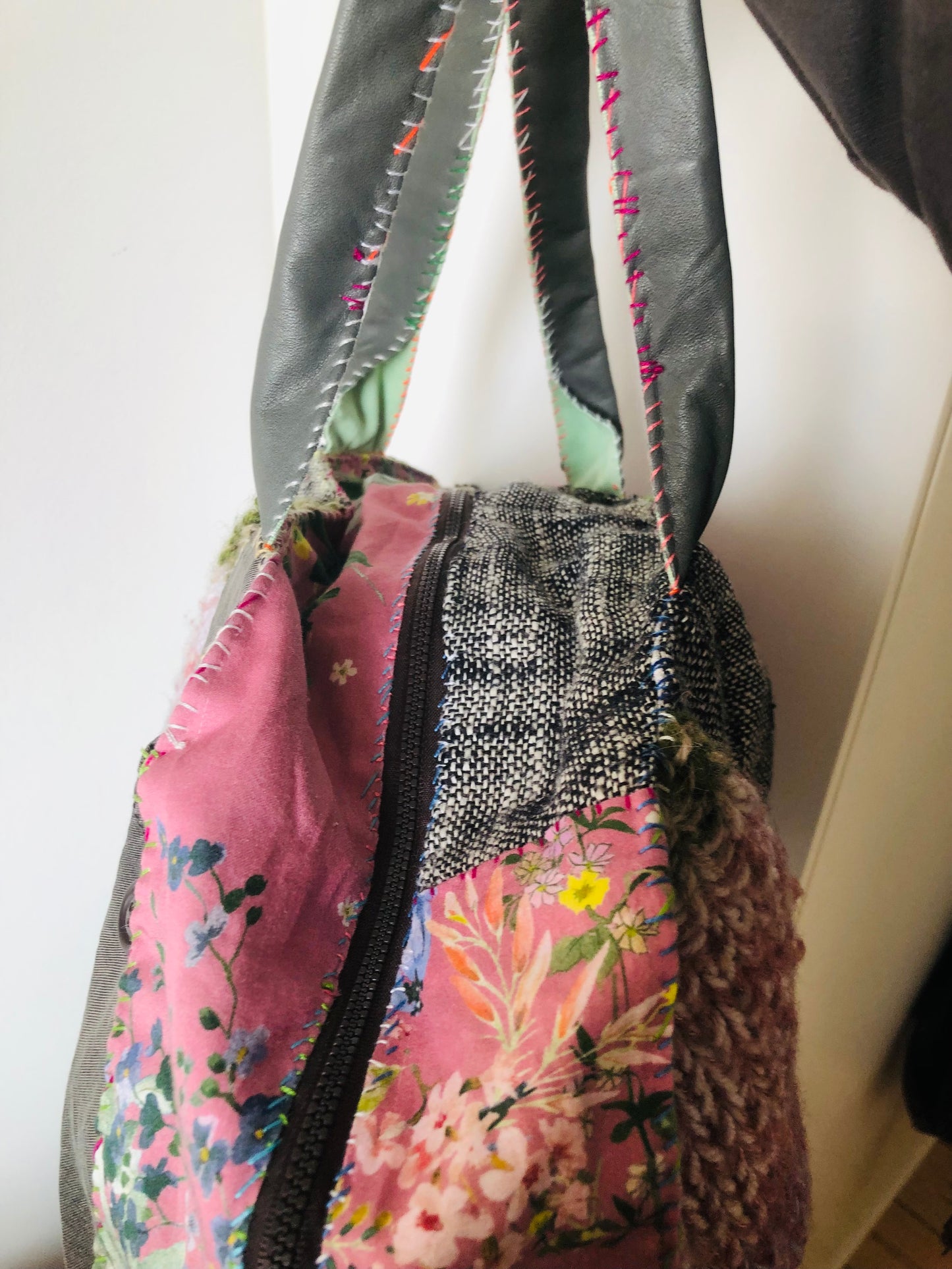 Bag 手縫いのバッグ　布製　トートバッグ　スローファッション　ワンハンドルバッグ　ハンドメイド　2398