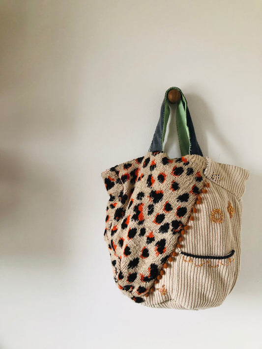 Bag 手縫いのバッグ　【抽選販売】　布製　トートバッグ　スローファッション　ワンハンドルバッグ　ハンドメイド　2399