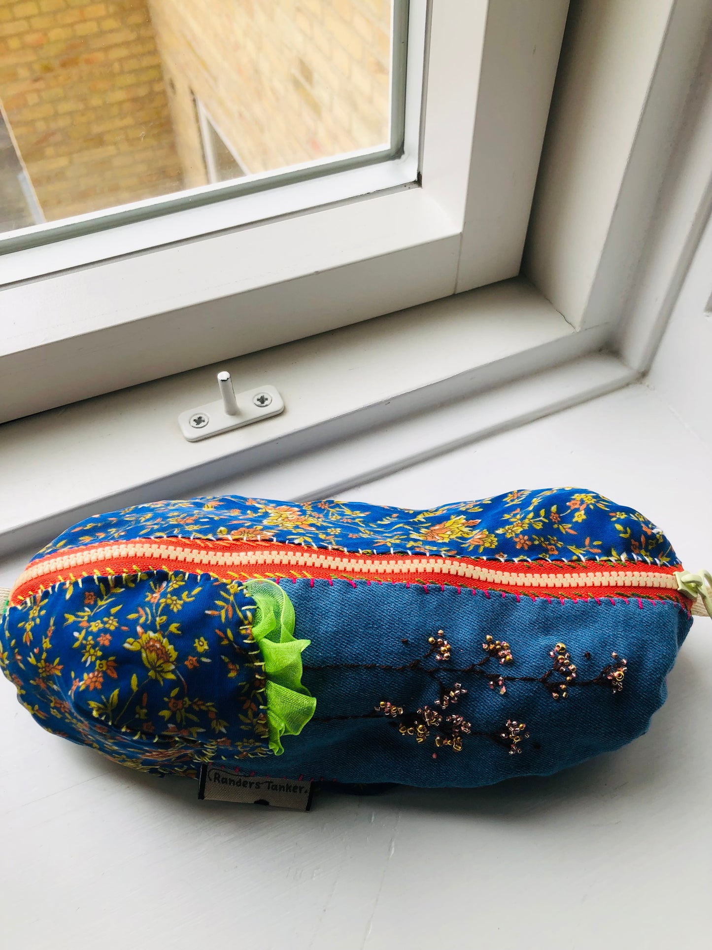 ポーチ　【抽選販売】　手縫い　布製　 ペンケース　小物入れ　ハンドメイド　ビーズ刺繍　2397