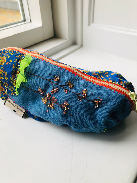 ポーチ　【抽選販売】　手縫い　布製　 ペンケース　小物入れ　ハンドメイド　ビーズ刺繍　2397