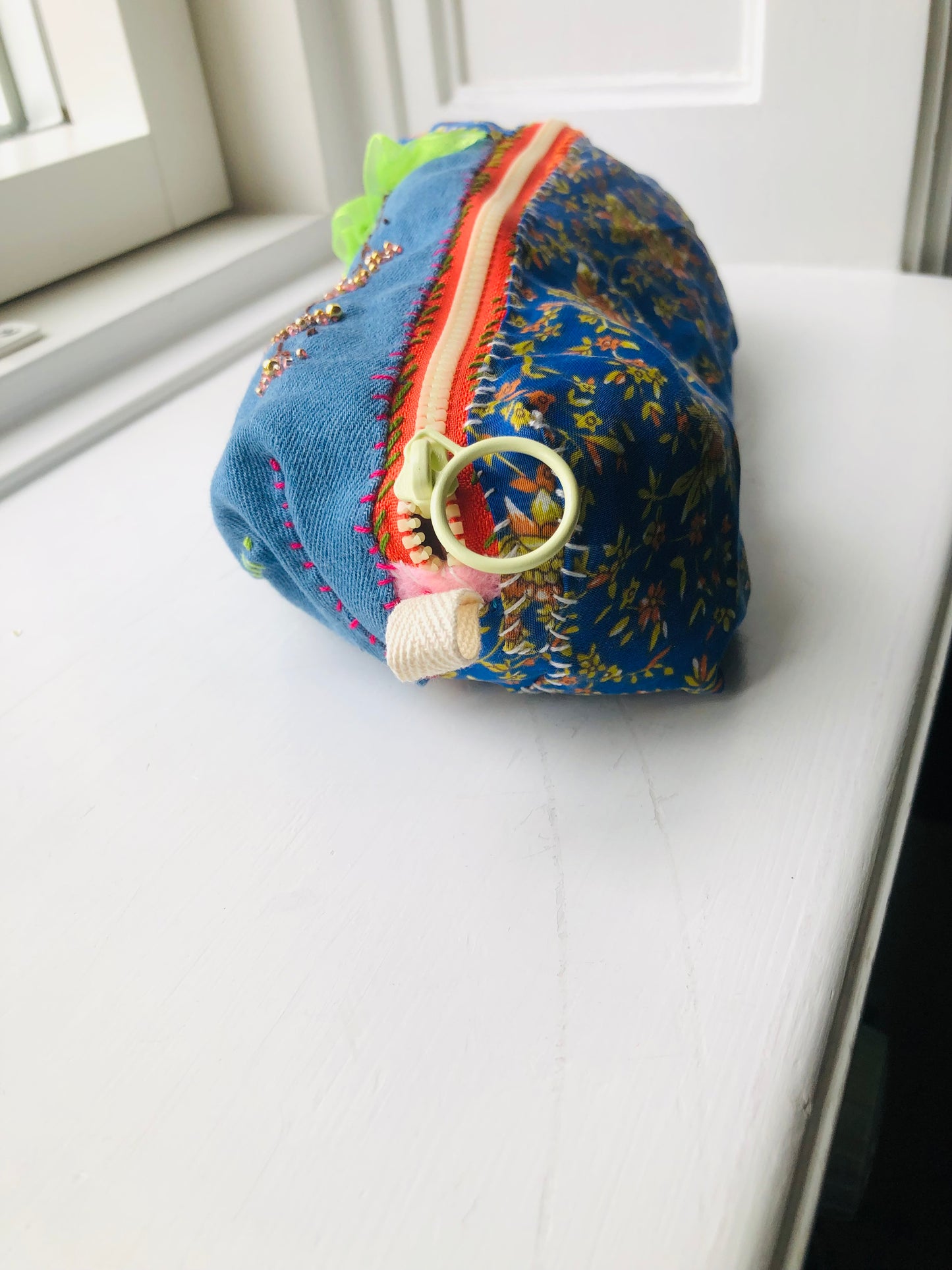 ポーチ　【抽選販売】　手縫い　布製　 ペンケース　小物入れ　ハンドメイド　ビーズ刺繍　2397