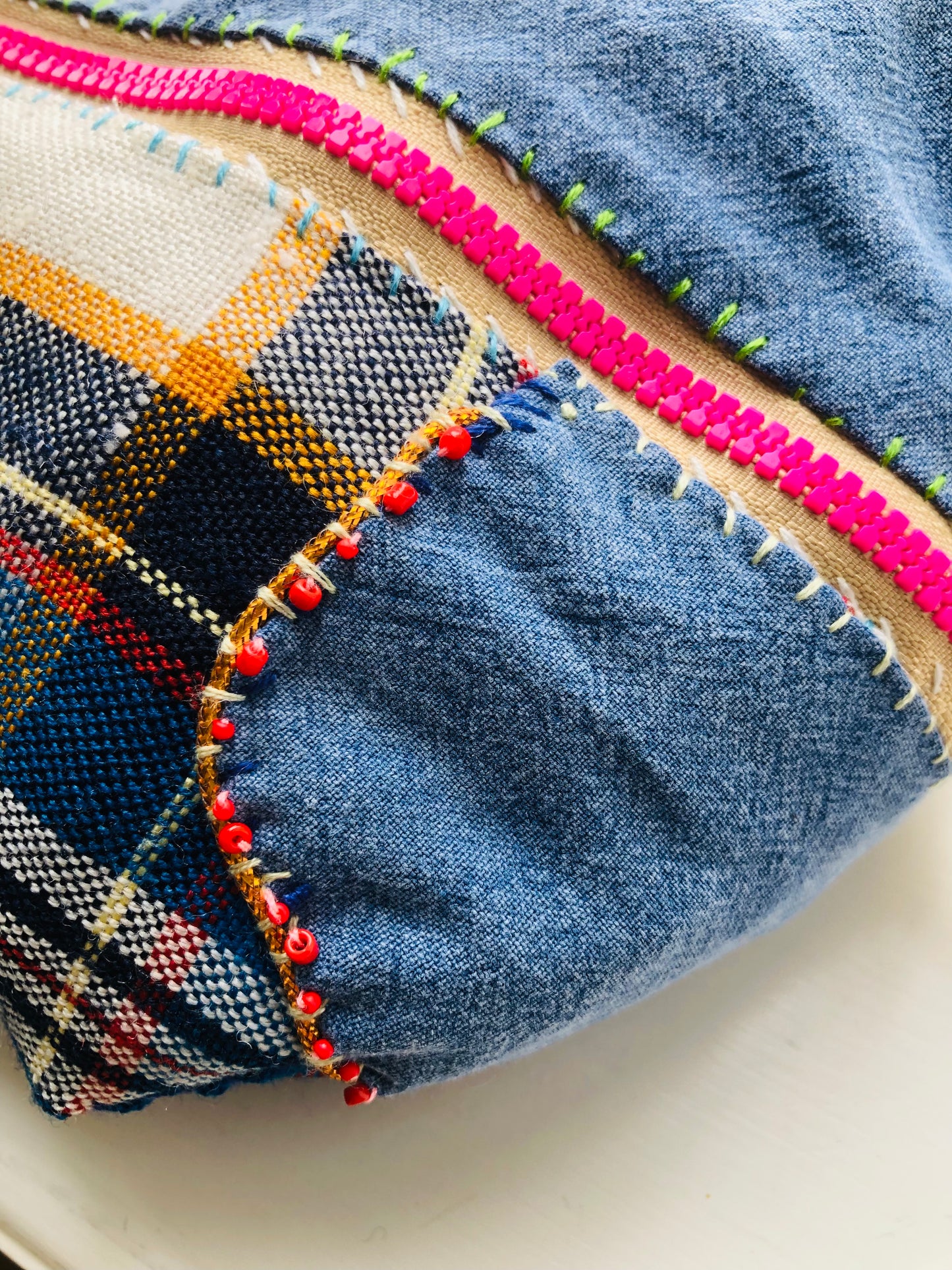 ポーチ　　手縫い　布製　 ペンケース　小物入れ　ハンドメイド　ビーズ刺繍　2396