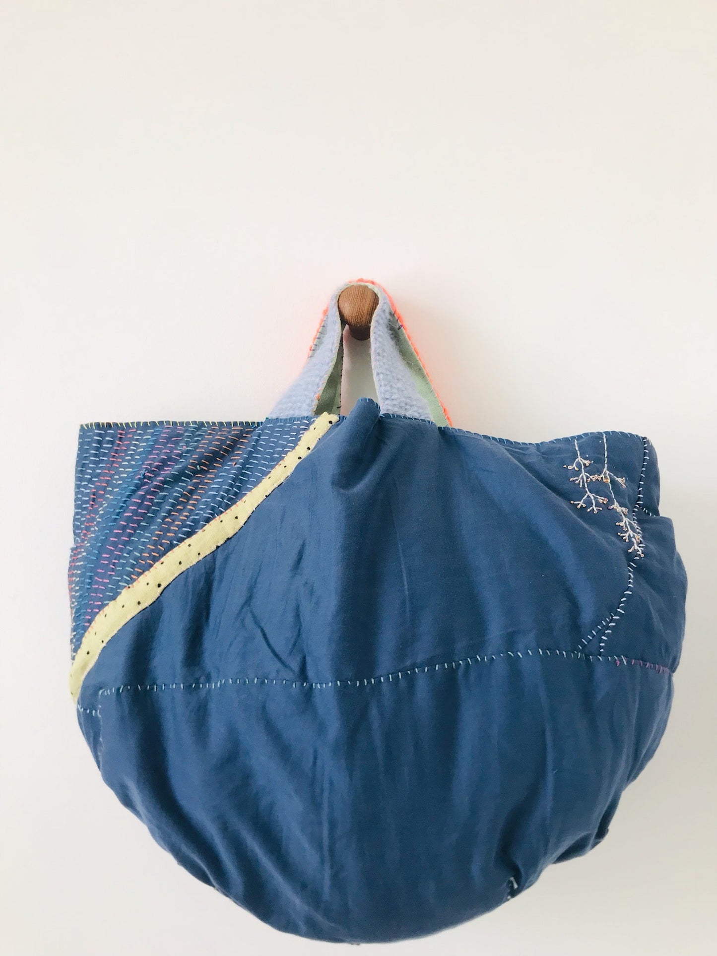 Bag   手縫いのバッグ　布製　トートバッグ　スローファッション　ハンドメイド　2090