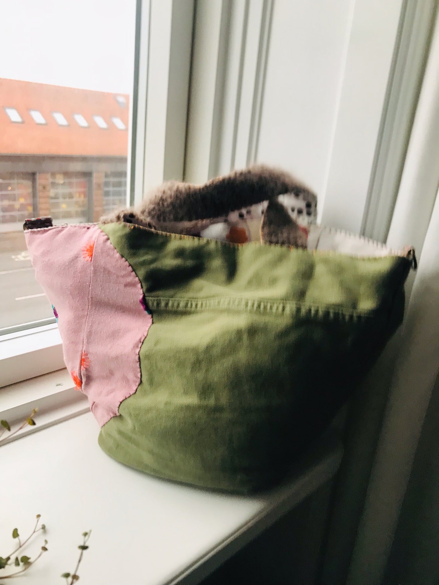 Bag 手縫いのバッグ　布製　トートバッグ　スローファッション　ハンドメイド　2137