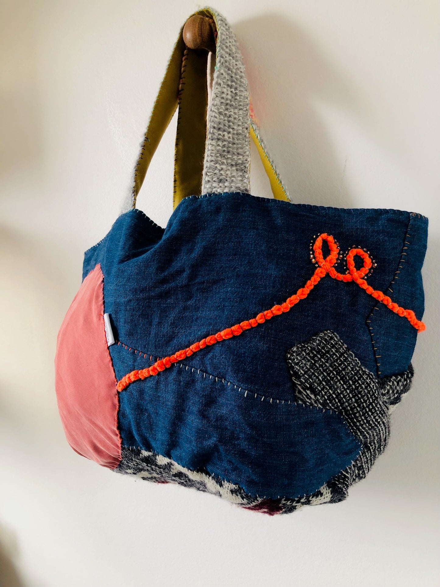 Bag 手縫いのバッグ　布製　トートバッグ　スローファッション　ハンドメイド　2182