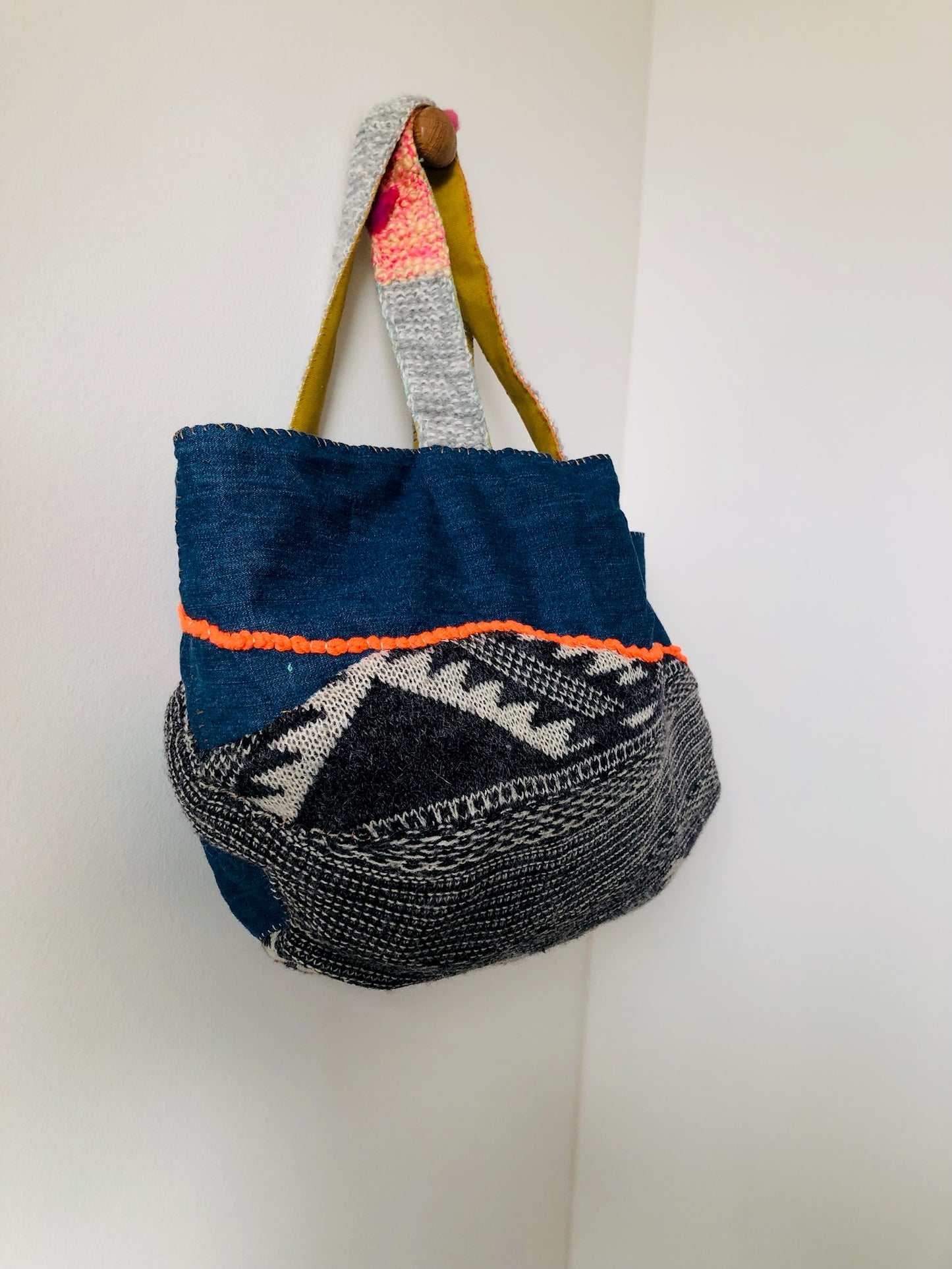 Bag 手縫いのバッグ　布製　トートバッグ　スローファッション　ハンドメイド　2182