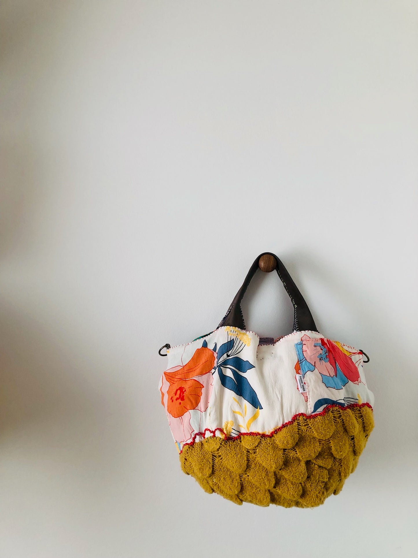 Bag 手縫いのバッグ　布製　トートバッグ　スローファッション　ハンドメイド　2215