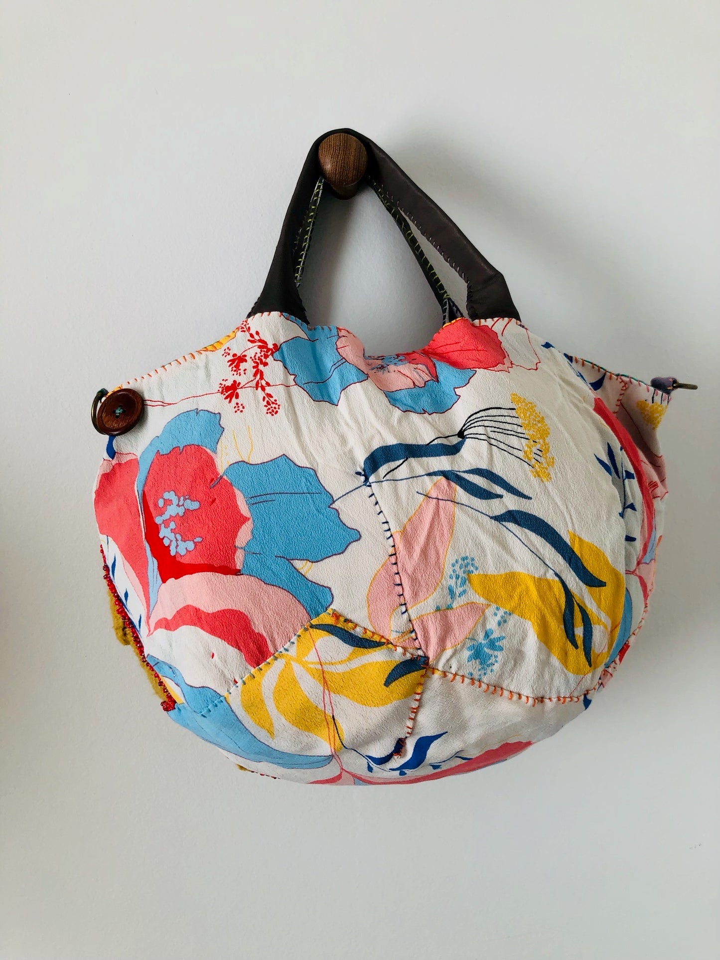 Bag 手縫いのバッグ　布製　トートバッグ　スローファッション　ハンドメイド　2215