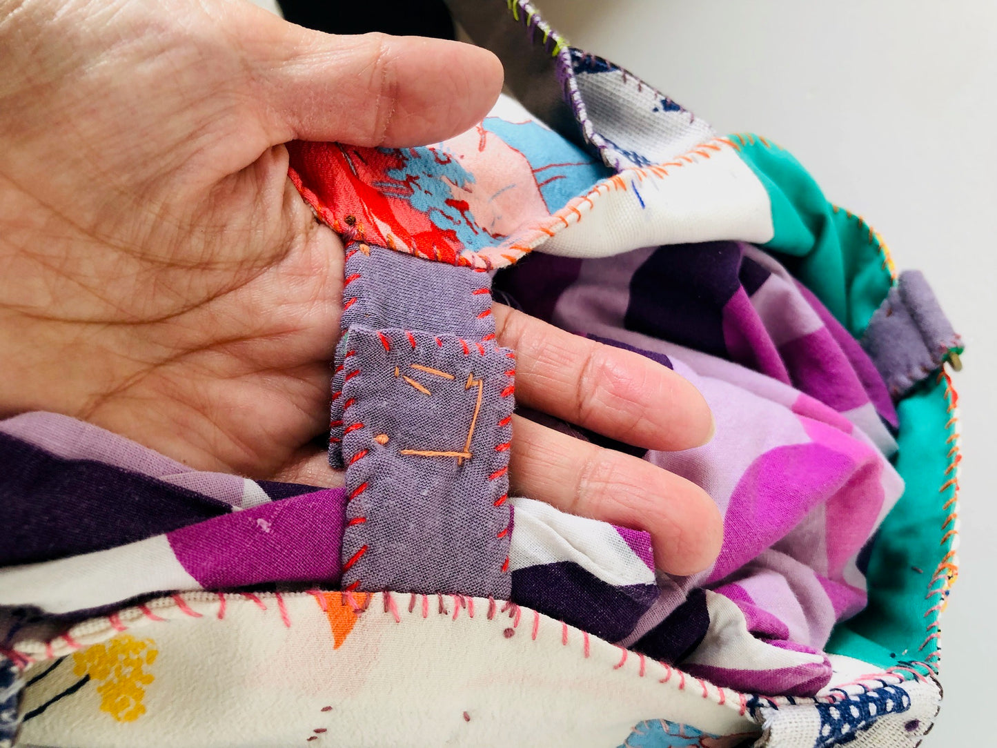 Bag 手縫いのバッグ　布製　トートバッグ　スローファッション　ハンドメイド　2215