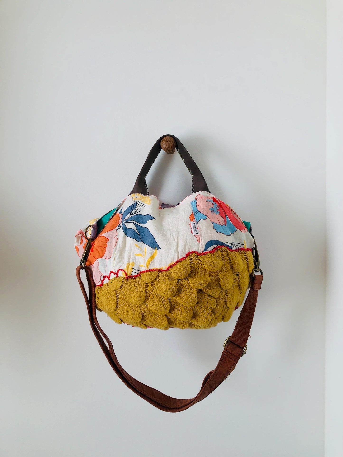 Bag 手縫いのバッグ　布製　トートバッグ　スローファッション　ハンドメイド　2215