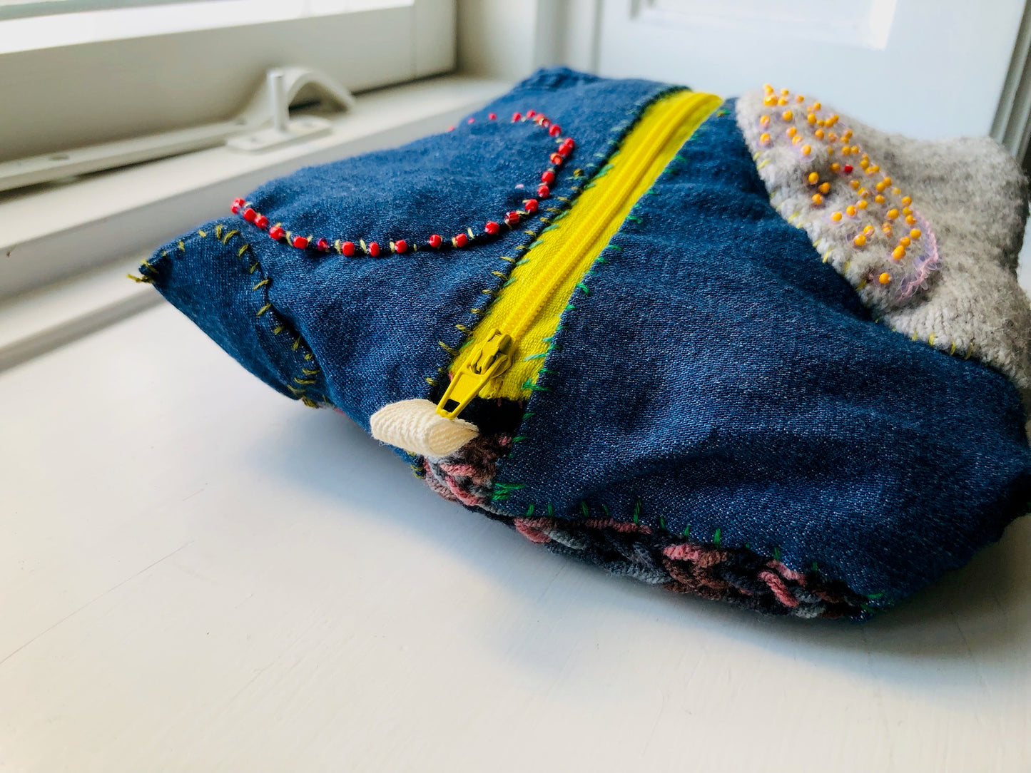 ポーチ　手縫い　布製　 ペンケース　小物入れ　ハンドメイド　ビーズ刺繍　2218