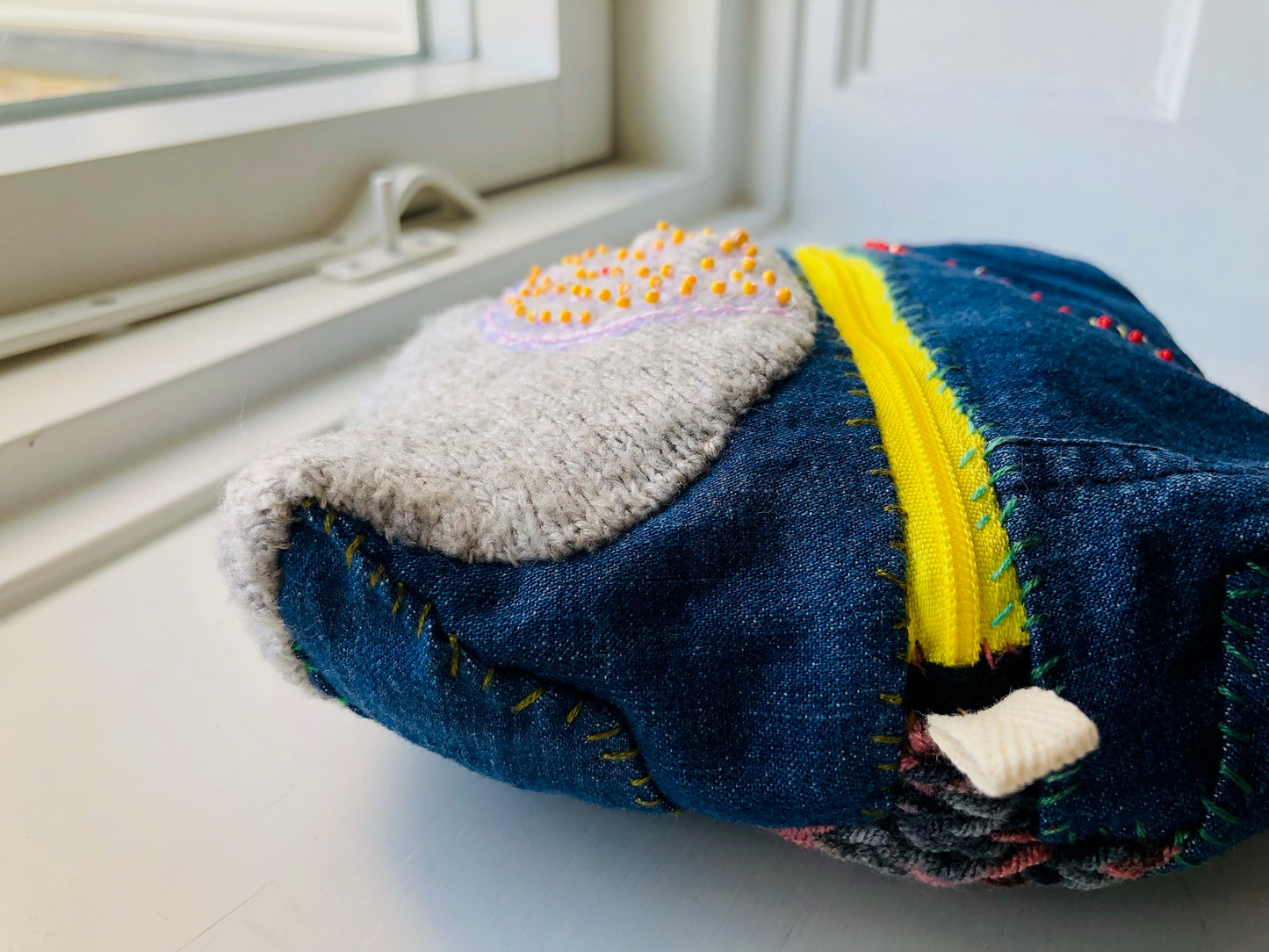 ポーチ　手縫い　布製　 ペンケース　小物入れ　ハンドメイド　ビーズ刺繍　2218