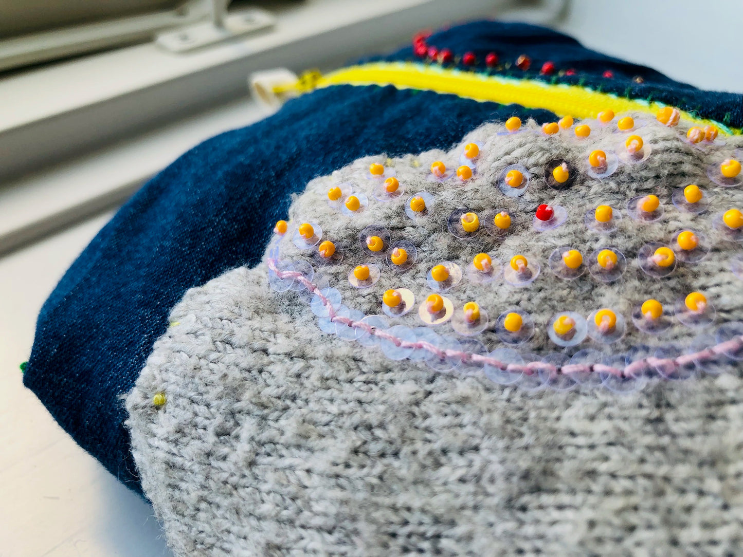 ポーチ　手縫い　布製　 ペンケース　小物入れ　ハンドメイド　ビーズ刺繍　2218