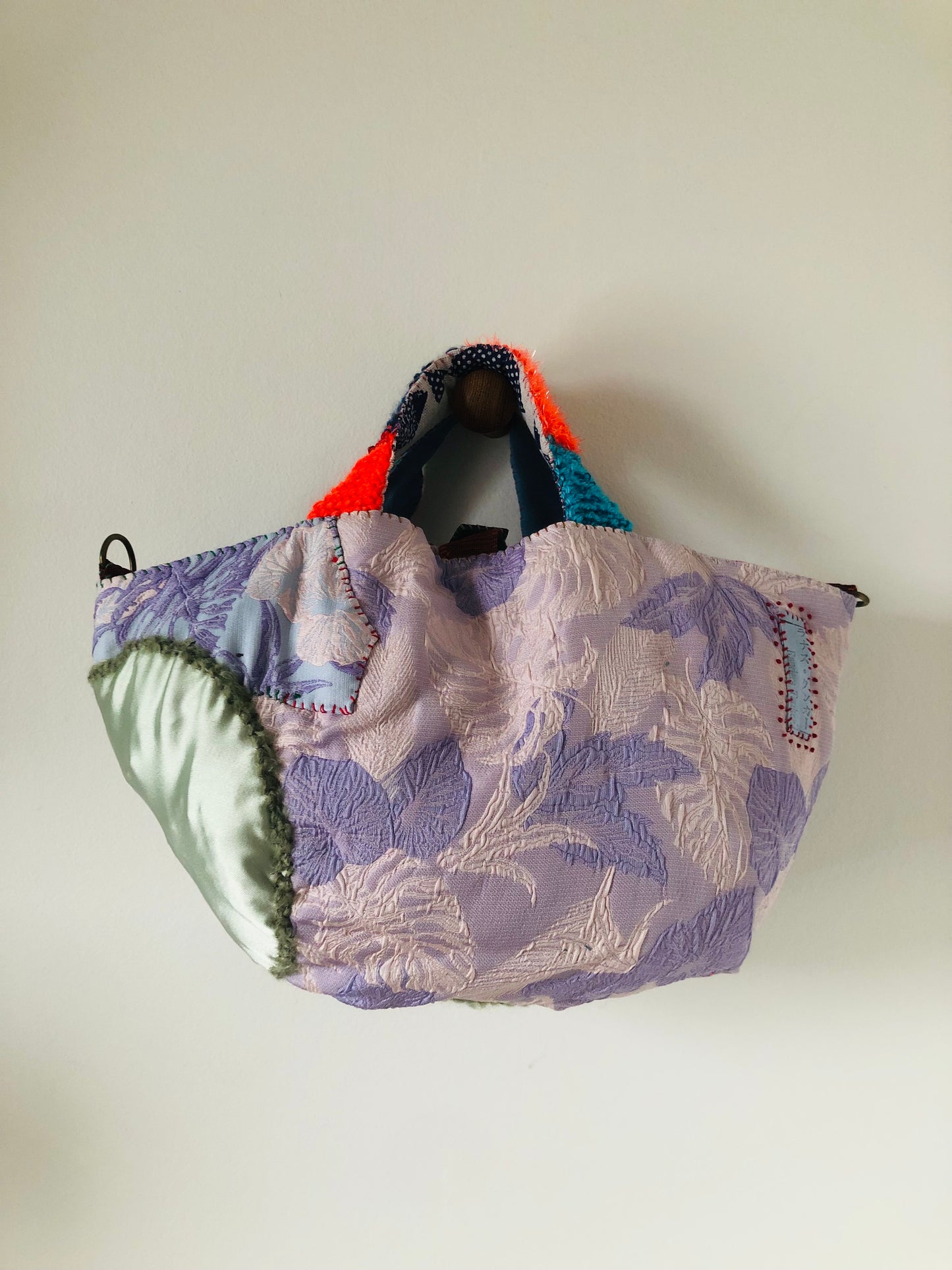 Bag 手縫いのバッグ　布製　トートバッグ　スローファッション　ハンドメイド　2238