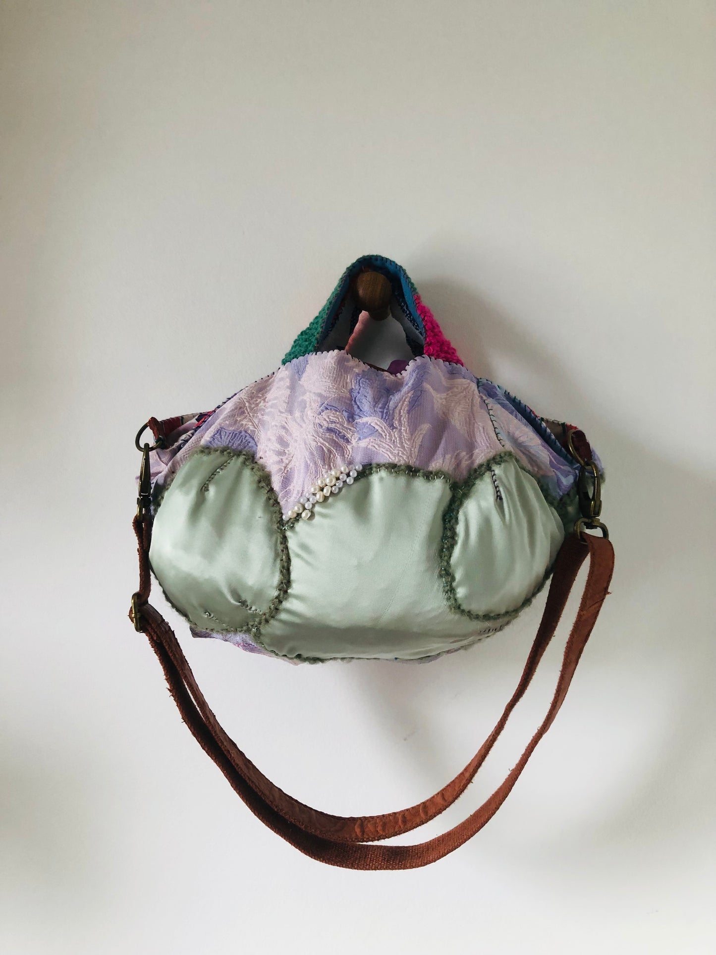 Bag 手縫いのバッグ　布製　トートバッグ　スローファッション　ハンドメイド　2238