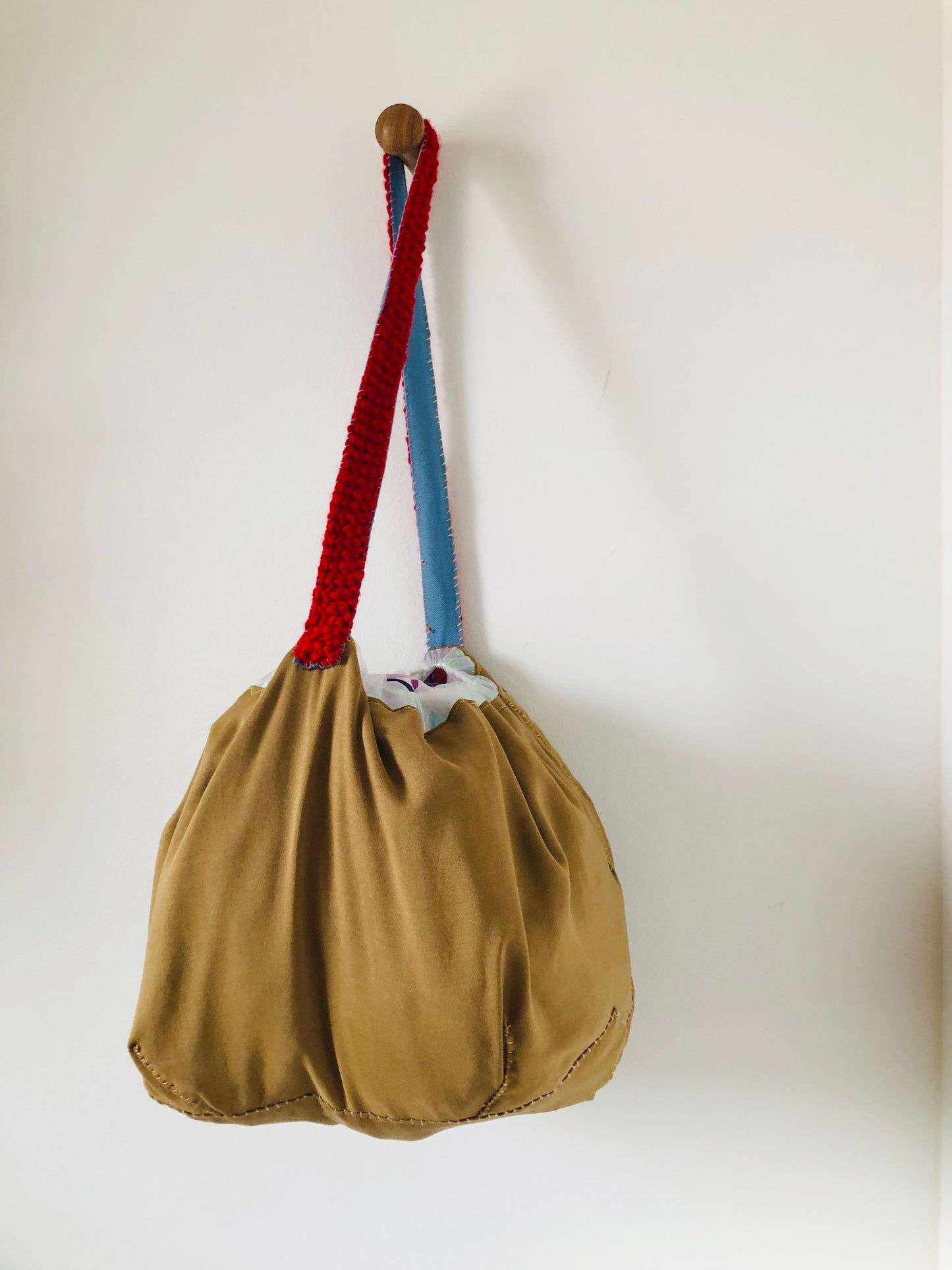 Bag 手縫いのバッグ　布製　巾着　ワンハンドル　トートバッグ　スローファッション　ハンドメイド　2246