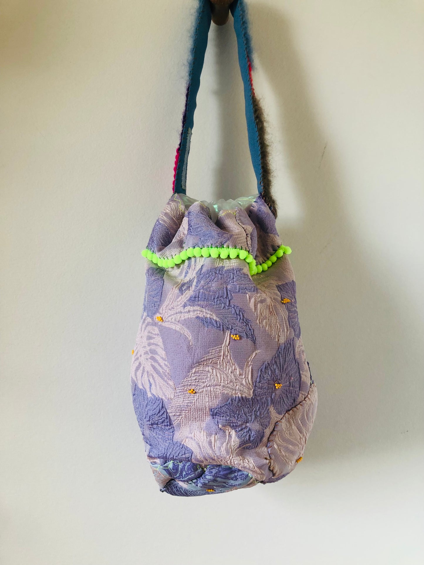 Bag 手縫いのバッグ　布製　巾着　ワンハンドル　トートバッグ　スローファッション　ハンドメイド　2250