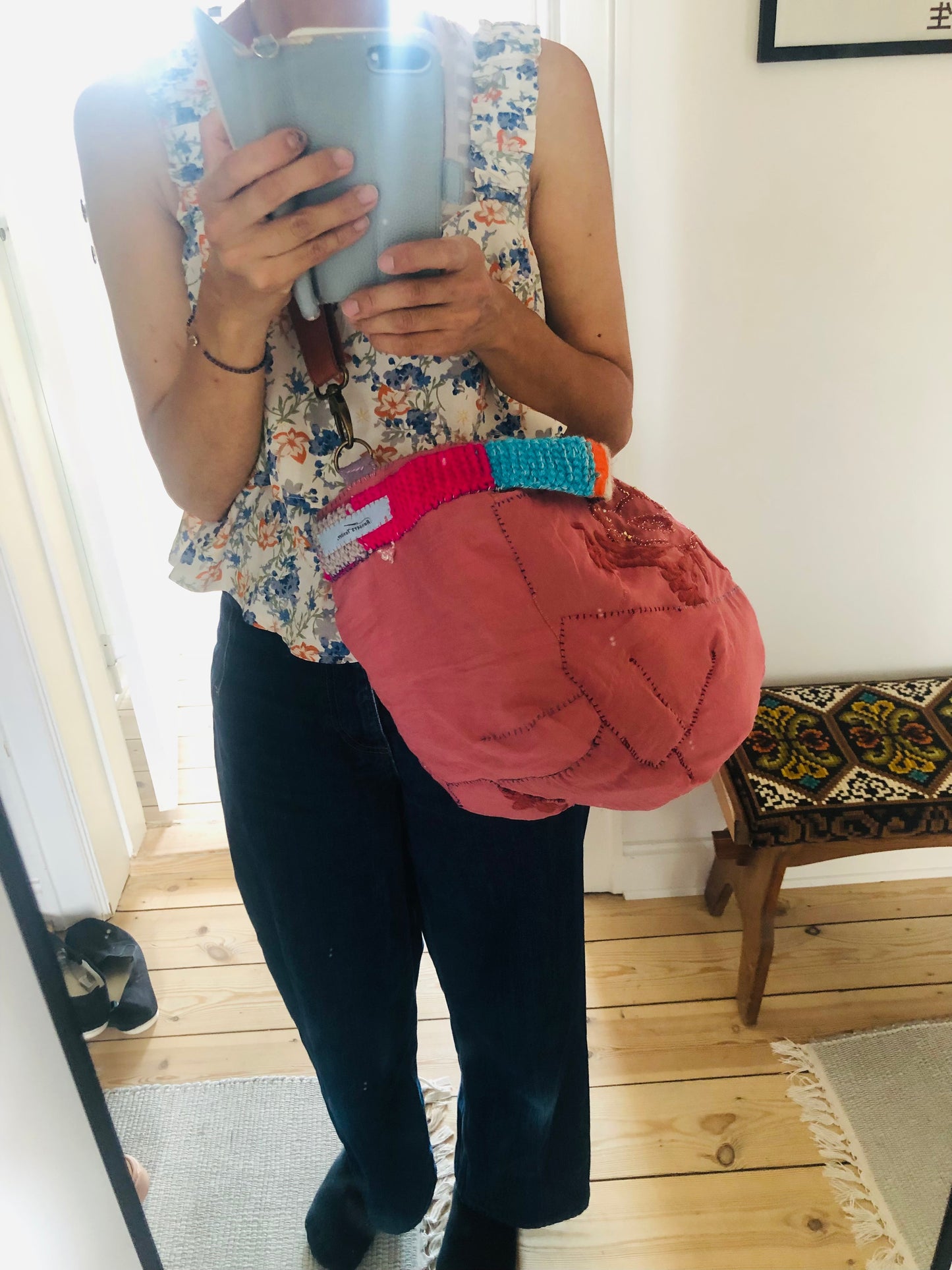 Bag 手縫いのバッグ　布製　トートバッグ　スローファッション　ハンドメイド　2255