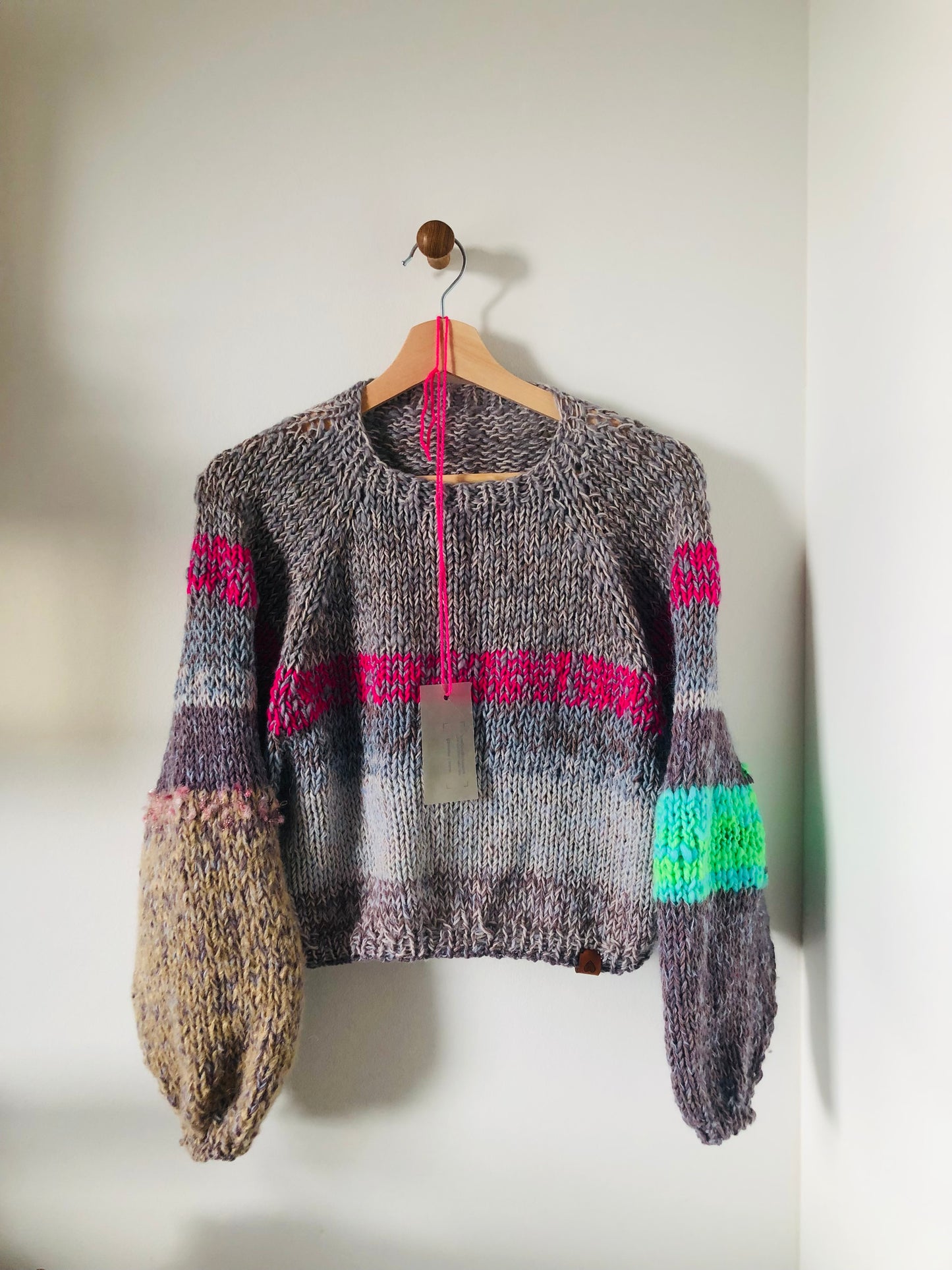 セーター　手編み　スローファッション　ファンシーヤーン　oneofakind  ショート丈　　2300