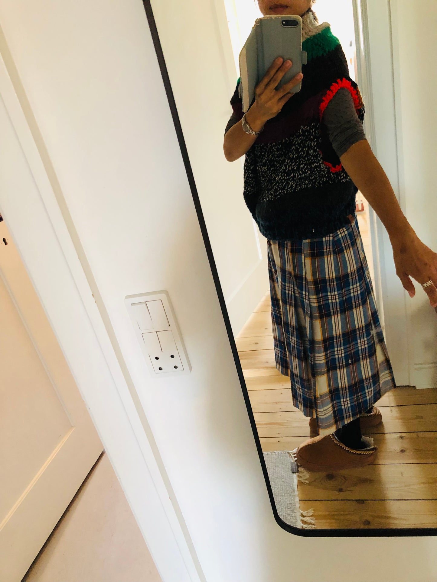 セーター　手編み　スローファッション　ファンシーヤーン　oneofakind  ベスト　ポンチョ　2304