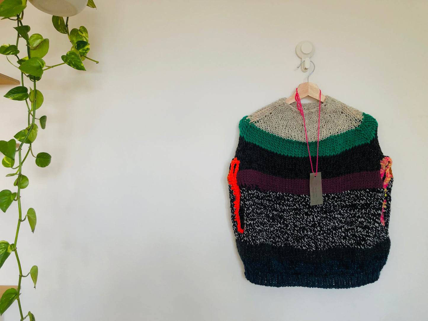 セーター　手編み　スローファッション　ファンシーヤーン　oneofakind  ベスト　ポンチョ　2304