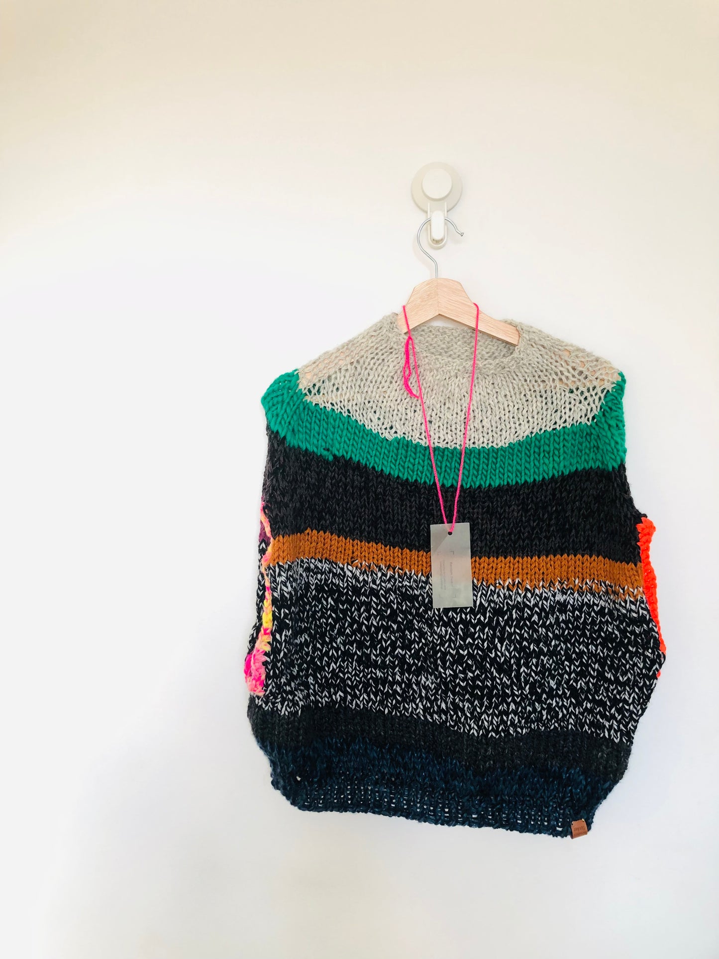 セーター　手編み　スローファッション　ファンシーヤーン　oneofakind  ベスト　ポンチョ　2304