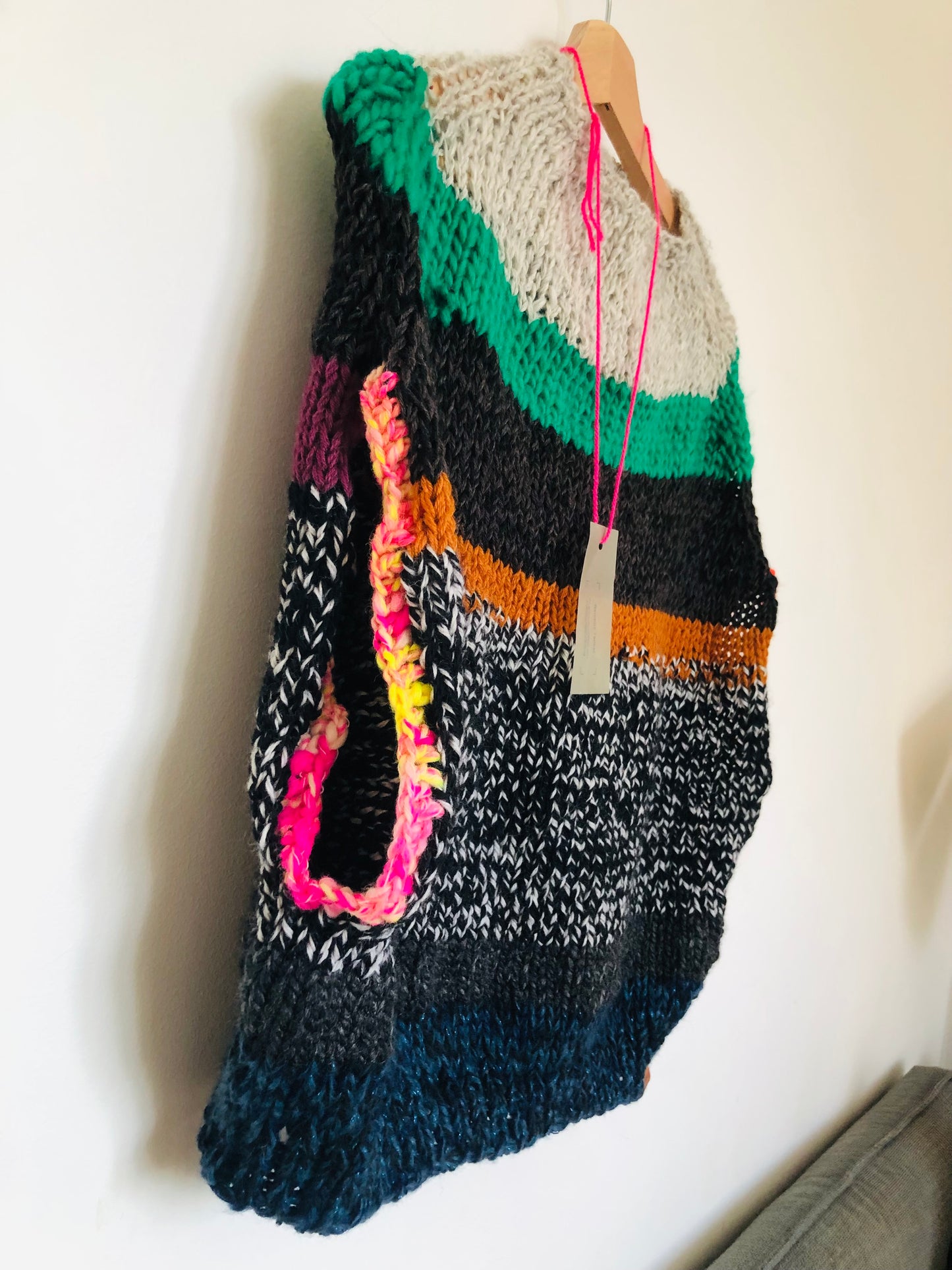 セーター　手編み　スローファッション　ファンシーヤーン　oneofakind  ベスト　ポンチョ　2304