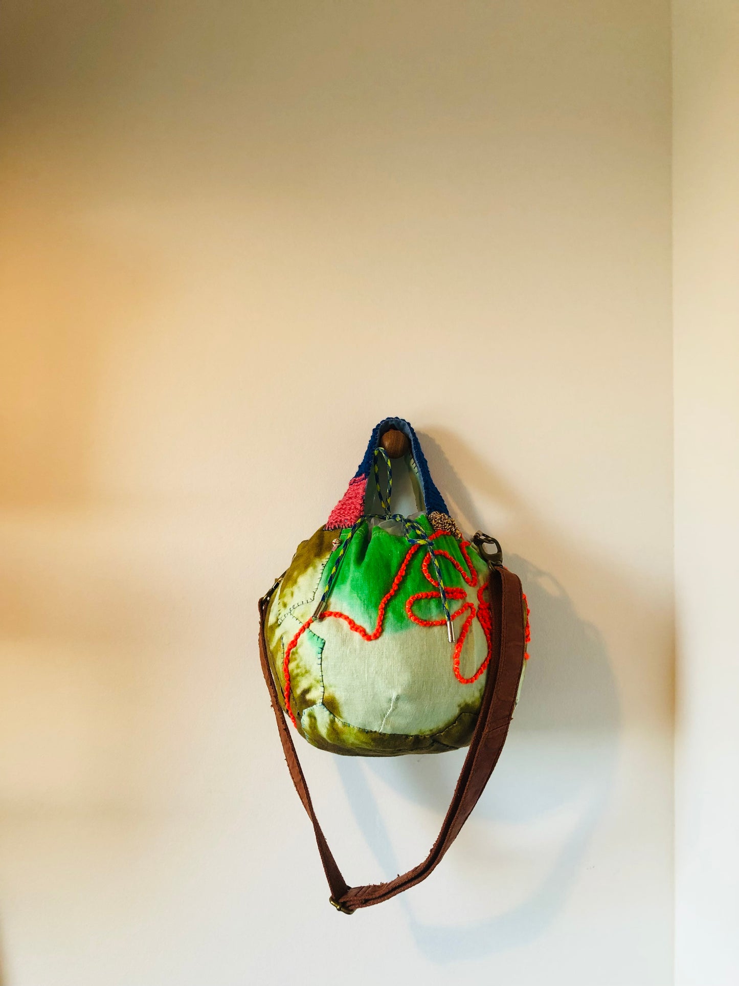 Bag 手縫いのバッグ　布製　巾着バッグ　スローファッション　ハンドメイド　2303