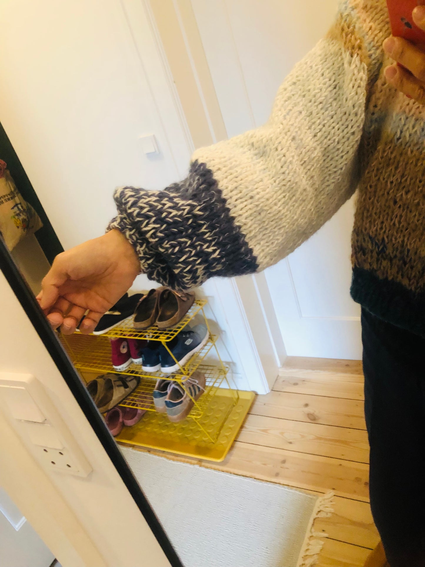 Hand-knitted sweater, slow fashion, fancy yarn, oneofakind, short length, size 2300