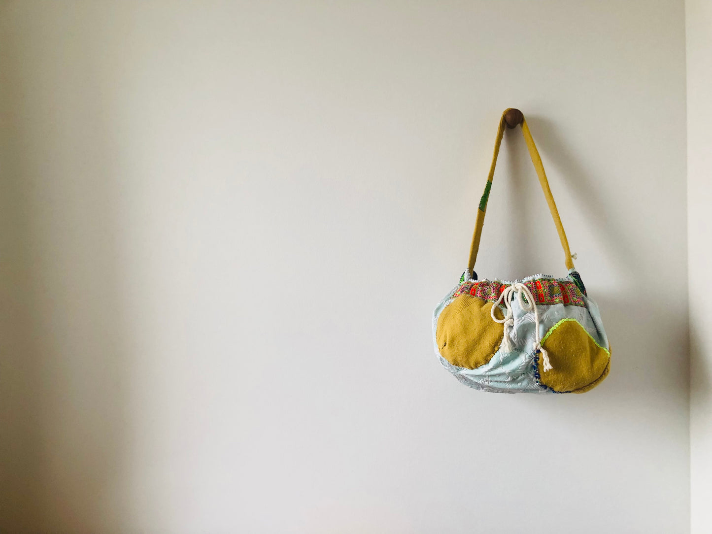 Bag   巾着バッグ　ワンハンドル　手縫いのバッグ　布製　スローファッション　ハンドメイド　1960