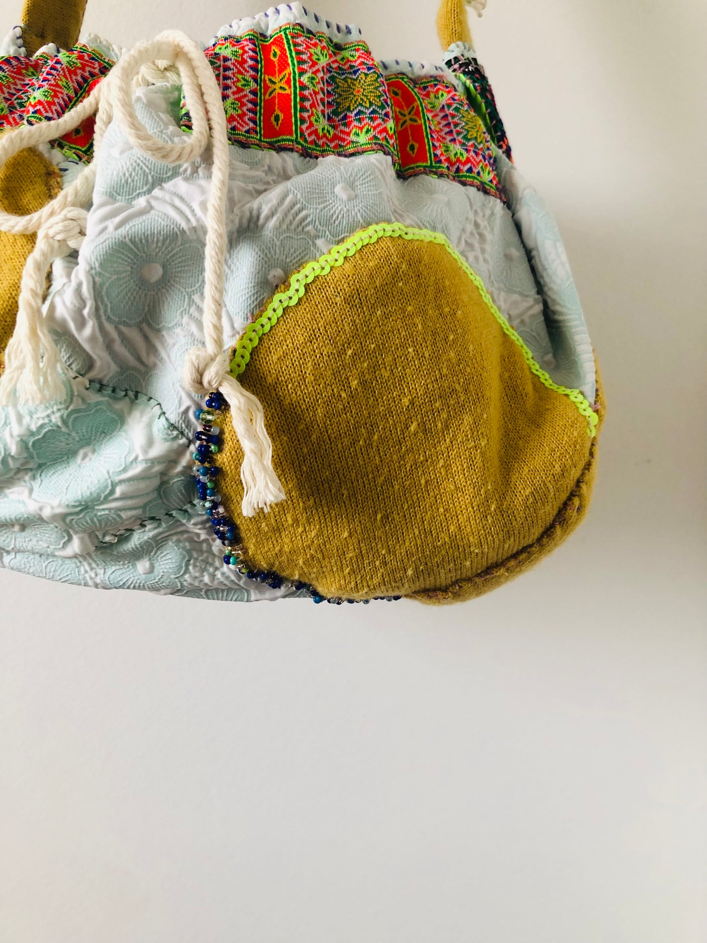 Bag   巾着バッグ　ワンハンドル　手縫いのバッグ　布製　スローファッション　ハンドメイド　1960