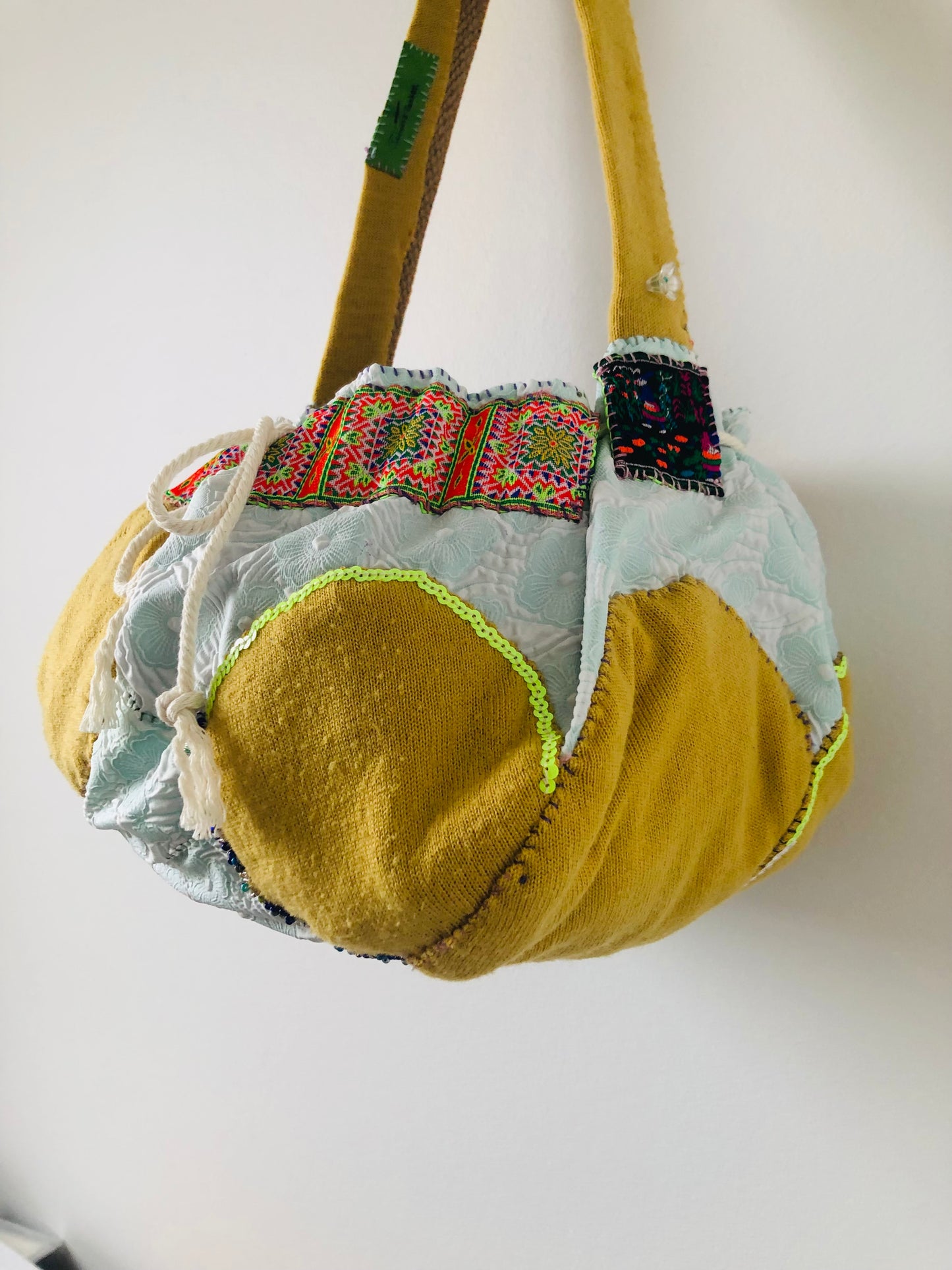 Bag   巾着バッグ　ワンハンドル　手縫いのバッグ　布製　スローファッション　ハンドメイド　1960